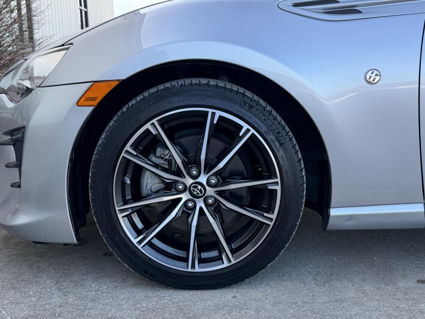 2020 SILVER /Black Toyota 86 GT (JF1ZNAE15L8) with an 2.0L 4 Cyl. engine, Automatic transmission, located at 2990 Old Orchard Rd., Jackson, MO, 63755, 37.354214, -89.612106 - 2020 Toyota 86 GT 35xxx miles Rear Wheel Drive 2.0L 4 Cyl. Automatic Backup Camera Heated Seats Bluetooth Cruise Power Windows/Locks/Mirrors We have financing available and we accept trades! Fill out a credit application on our website or come by today! If you have any questions, give us - Photo#31