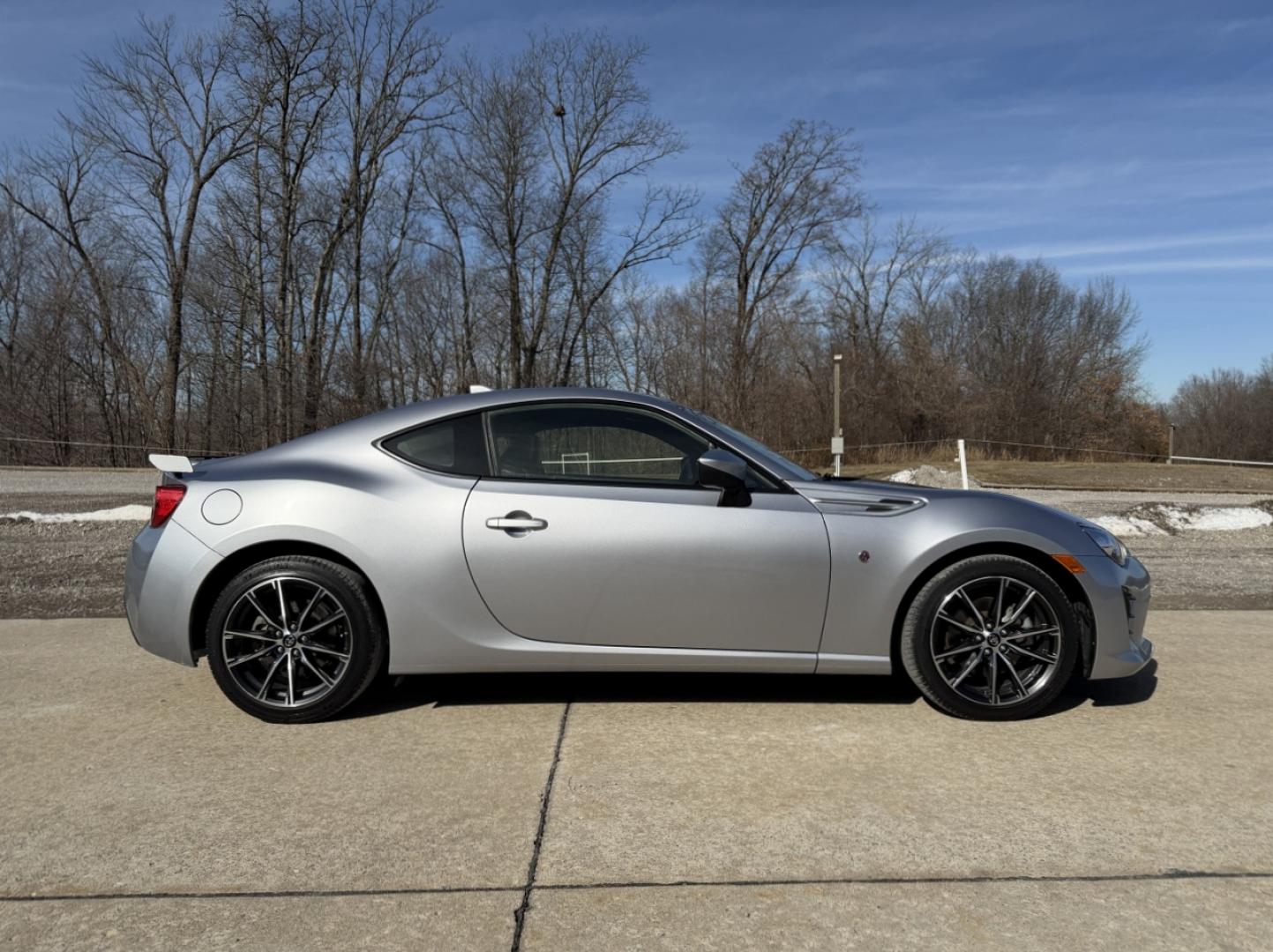 2020 SILVER /Black Toyota 86 GT (JF1ZNAE15L8) with an 2.0L 4 Cyl. engine, Automatic transmission, located at 2990 Old Orchard Rd., Jackson, MO, 63755, 37.354214, -89.612106 - 2020 Toyota 86 GT 35xxx miles Rear Wheel Drive 2.0L 4 Cyl. Automatic Backup Camera Heated Seats Bluetooth Cruise Power Windows/Locks/Mirrors We have financing available and we accept trades! Fill out a credit application on our website or come by today! If you have any questions, give us - Photo#6