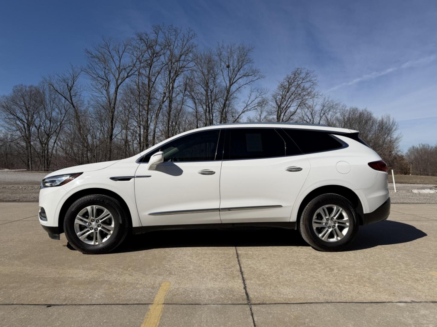 2018 WHITE /Gray Buick Enclave Essence FWD (5GAERBKW0JJ) with an 3.6L V6 engine, Automatic transmission, located at 2990 Old Orchard Rd., Jackson, MO, 63755, 37.354214, -89.612106 - 2018 Buick Enclave Essence 122xxx miles Front Wheel Drive 3.6L V6 Automatic Leather 3rd Row Navigation Power/Heated Seats Backup Camera Sunroof Bluetooth Remote Start Cruise Power Windows/Locks/Mirrors We have financing available and we accept trades! Fill out a credit application on - Photo#9