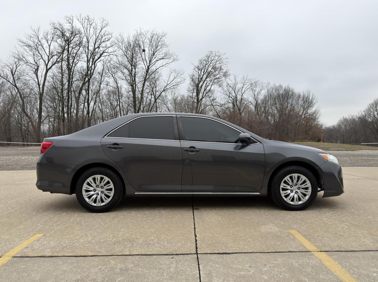 2012 GRAY /Gray Toyota Camry LE (4T4BF1FK8CR) with an 2.5L 4 Cyl. engine, Automatic transmission, located at 2990 Old Orchard Rd., Jackson, MO, 63755, 37.354214, -89.612106 - 2012 Toyota Camry LE 117xxx miles Front Wheel Drive 2.5L 4 Cyl. Automatic Power Driver Seat Bluetooth Cruise Power Windows/Locks/Mirrors We have financing available and we accept trades! Fill out a credit application on our website or come by today! If you have any questions, give us a cal - Photo#5