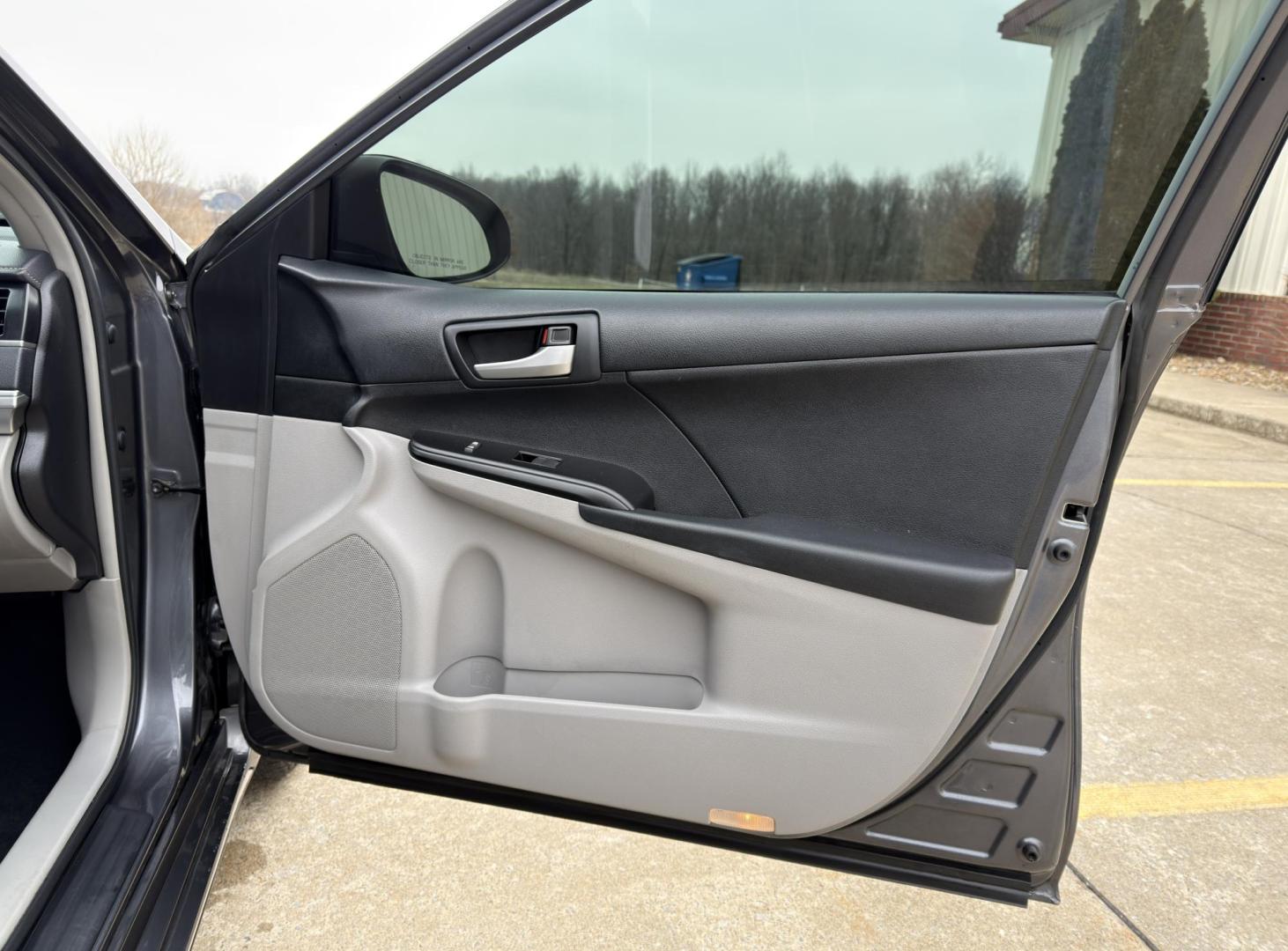 2012 GRAY /Gray Toyota Camry LE (4T4BF1FK8CR) with an 2.5L 4 Cyl. engine, Automatic transmission, located at 2990 Old Orchard Rd., Jackson, MO, 63755, 37.354214, -89.612106 - 2012 Toyota Camry LE 117xxx miles Front Wheel Drive 2.5L 4 Cyl. Automatic Power Driver Seat Bluetooth Cruise Power Windows/Locks/Mirrors We have financing available and we accept trades! Fill out a credit application on our website or come by today! If you have any questions, give us a cal - Photo#12