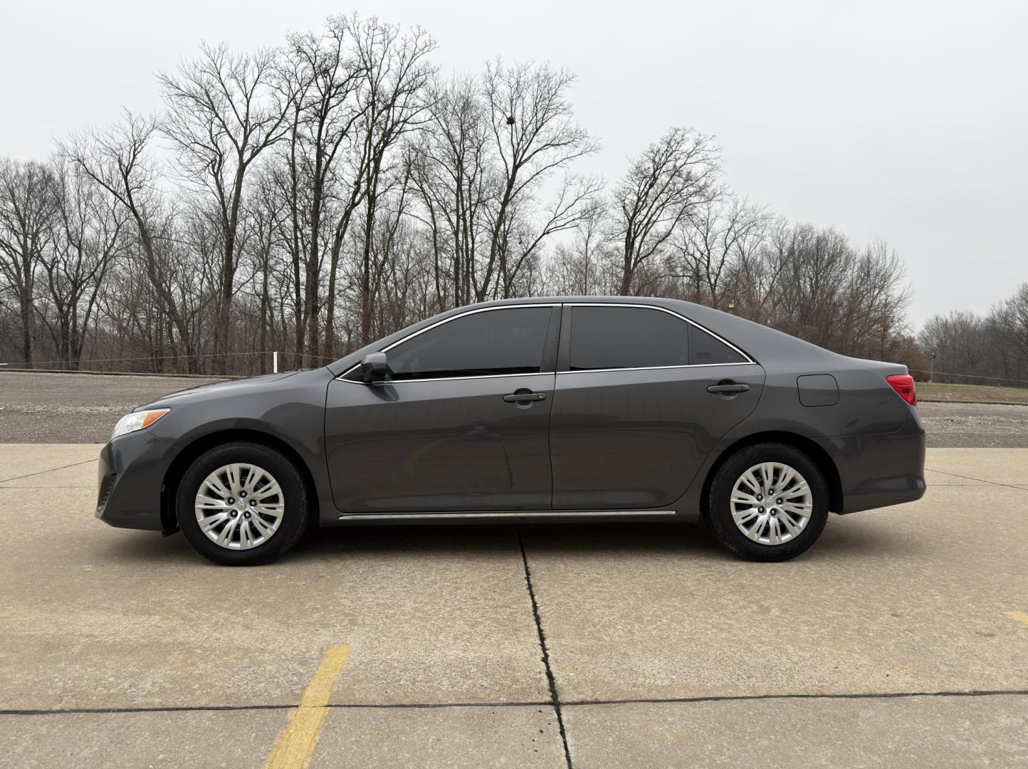 2012 GRAY /Gray Toyota Camry LE (4T4BF1FK8CR) with an 2.5L 4 Cyl. engine, Automatic transmission, located at 2990 Old Orchard Rd., Jackson, MO, 63755, 37.354214, -89.612106 - 2012 Toyota Camry LE 117xxx miles Front Wheel Drive 2.5L 4 Cyl. Automatic Power Driver Seat Bluetooth Cruise Power Windows/Locks/Mirrors We have financing available and we accept trades! Fill out a credit application on our website or come by today! If you have any questions, give us a cal - Photo#4