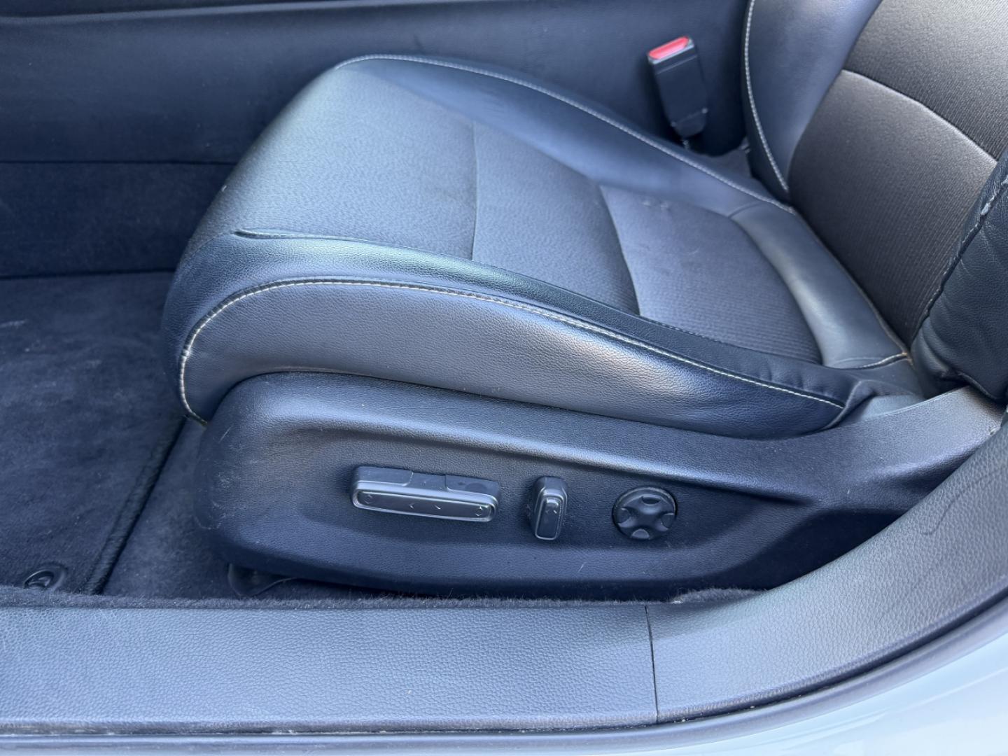 2018 WHITE /Black Honda Accord Sport CVT (1HGCV1F38JA) with an 1.5L 4 Cyl. engine, CVT transmission, located at 2990 Old Orchard Rd., Jackson, MO, 63755, 37.354214, -89.612106 - 2018 Honda Accord Sport 169xxx miles Front Wheel Drive 1.5L 4 Cyl. Automatic Leather Backup Camera Power Driver Seat Bluetooth Cruise Power Windows/Locks/Mirrors We have financing available and we accept trades! Fill out a credit application on our website or come by today! If you have a - Photo#3