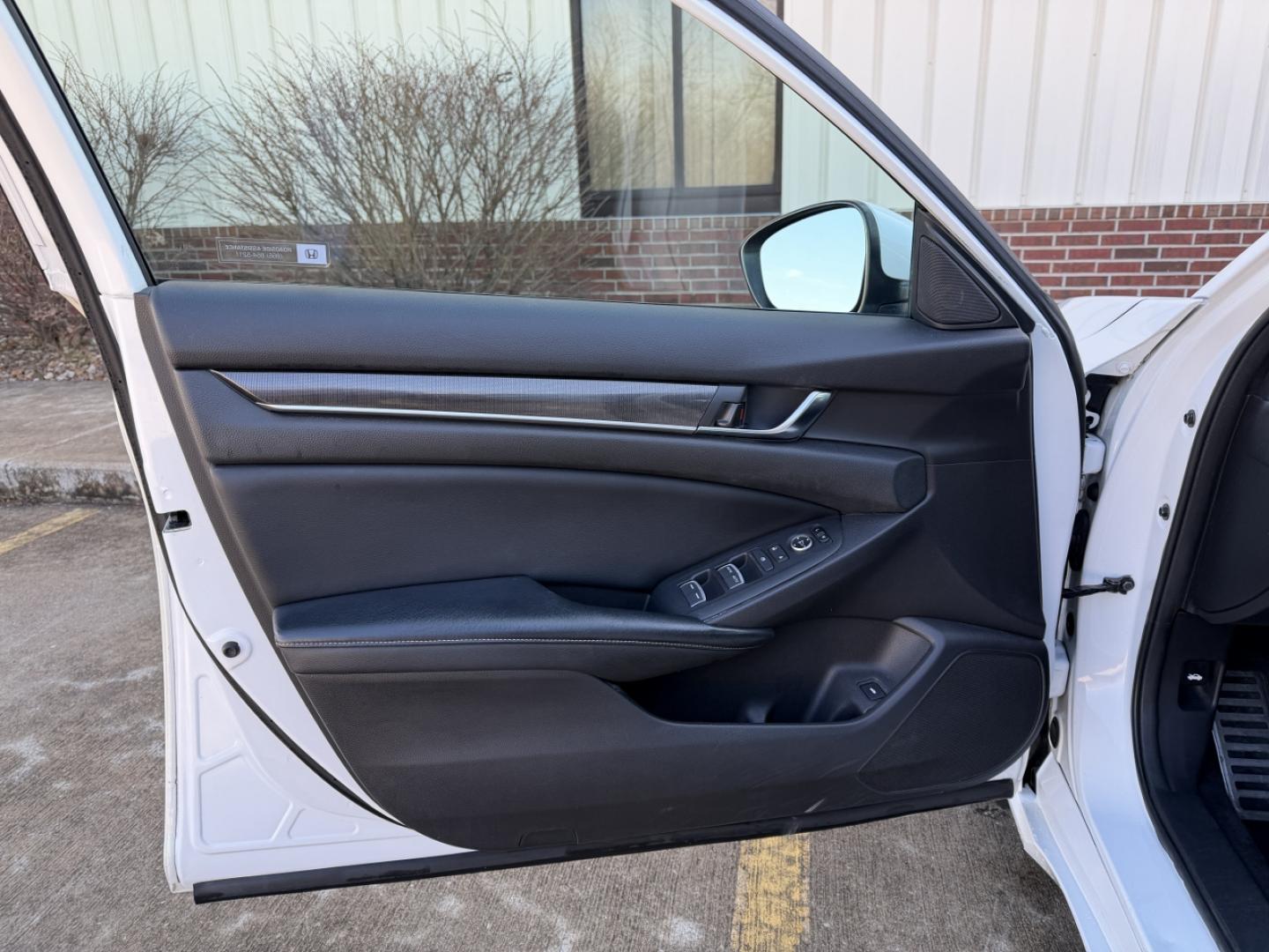 2018 WHITE /Black Honda Accord Sport CVT (1HGCV1F38JA) with an 1.5L 4 Cyl. engine, CVT transmission, located at 2990 Old Orchard Rd., Jackson, MO, 63755, 37.354214, -89.612106 - 2018 Honda Accord Sport 169xxx miles Front Wheel Drive 1.5L 4 Cyl. Automatic Leather Backup Camera Power Driver Seat Bluetooth Cruise Power Windows/Locks/Mirrors We have financing available and we accept trades! Fill out a credit application on our website or come by today! If you have a - Photo#11