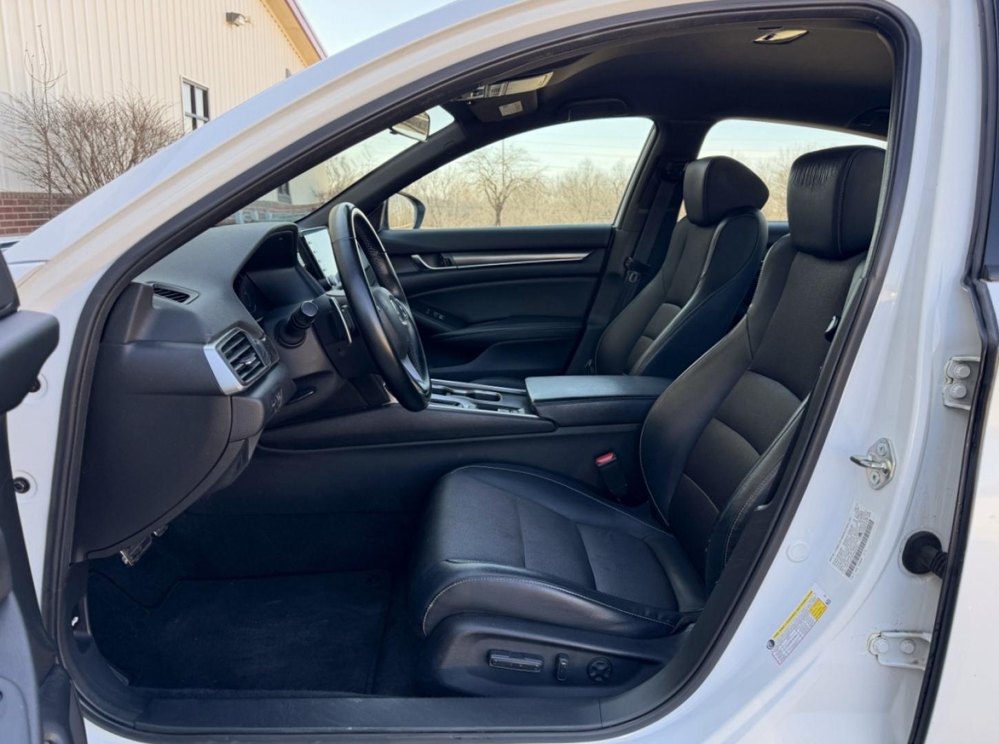 2018 WHITE /Black Honda Accord Sport CVT (1HGCV1F38JA) with an 1.5L 4 Cyl. engine, CVT transmission, located at 2990 Old Orchard Rd., Jackson, MO, 63755, 37.354214, -89.612106 - 2018 Honda Accord Sport 169xxx miles Front Wheel Drive 1.5L 4 Cyl. Automatic Leather Backup Camera Power Driver Seat Bluetooth Cruise Power Windows/Locks/Mirrors We have financing available and we accept trades! Fill out a credit application on our website or come by today! If you have a - Photo#12