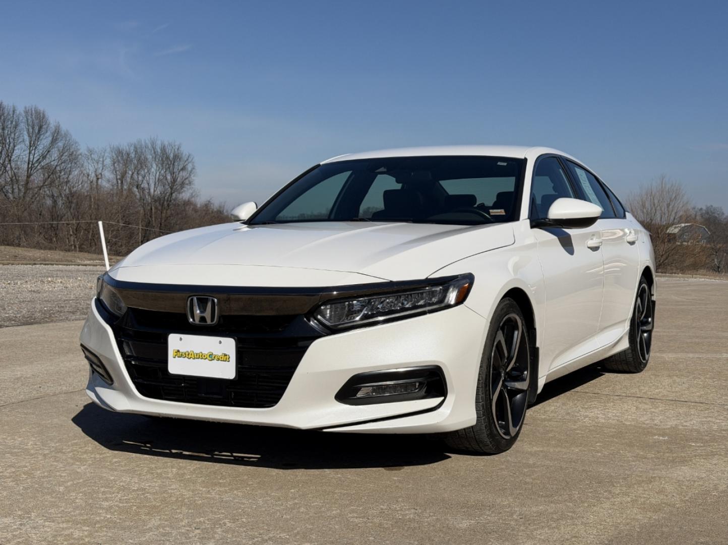 2018 WHITE /Black Honda Accord Sport CVT (1HGCV1F38JA) with an 1.5L 4 Cyl. engine, CVT transmission, located at 2990 Old Orchard Rd., Jackson, MO, 63755, 37.354214, -89.612106 - 2018 Honda Accord Sport 169xxx miles Front Wheel Drive 1.5L 4 Cyl. Automatic Leather Backup Camera Power Driver Seat Bluetooth Cruise Power Windows/Locks/Mirrors We have financing available and we accept trades! Fill out a credit application on our website or come by today! If you have a - Photo#4