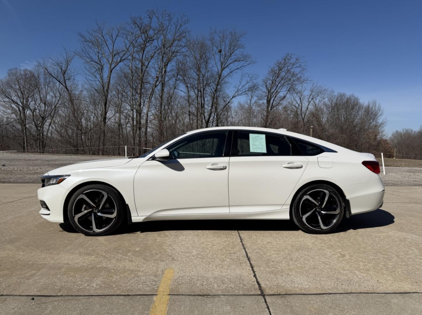 2018 WHITE /Black Honda Accord Sport CVT (1HGCV1F38JA) with an 1.5L 4 Cyl. engine, CVT transmission, located at 2990 Old Orchard Rd., Jackson, MO, 63755, 37.354214, -89.612106 - 2018 Honda Accord Sport 169xxx miles Front Wheel Drive 1.5L 4 Cyl. Automatic Leather Backup Camera Power Driver Seat Bluetooth Cruise Power Windows/Locks/Mirrors We have financing available and we accept trades! Fill out a credit application on our website or come by today! If you have a - Photo#5