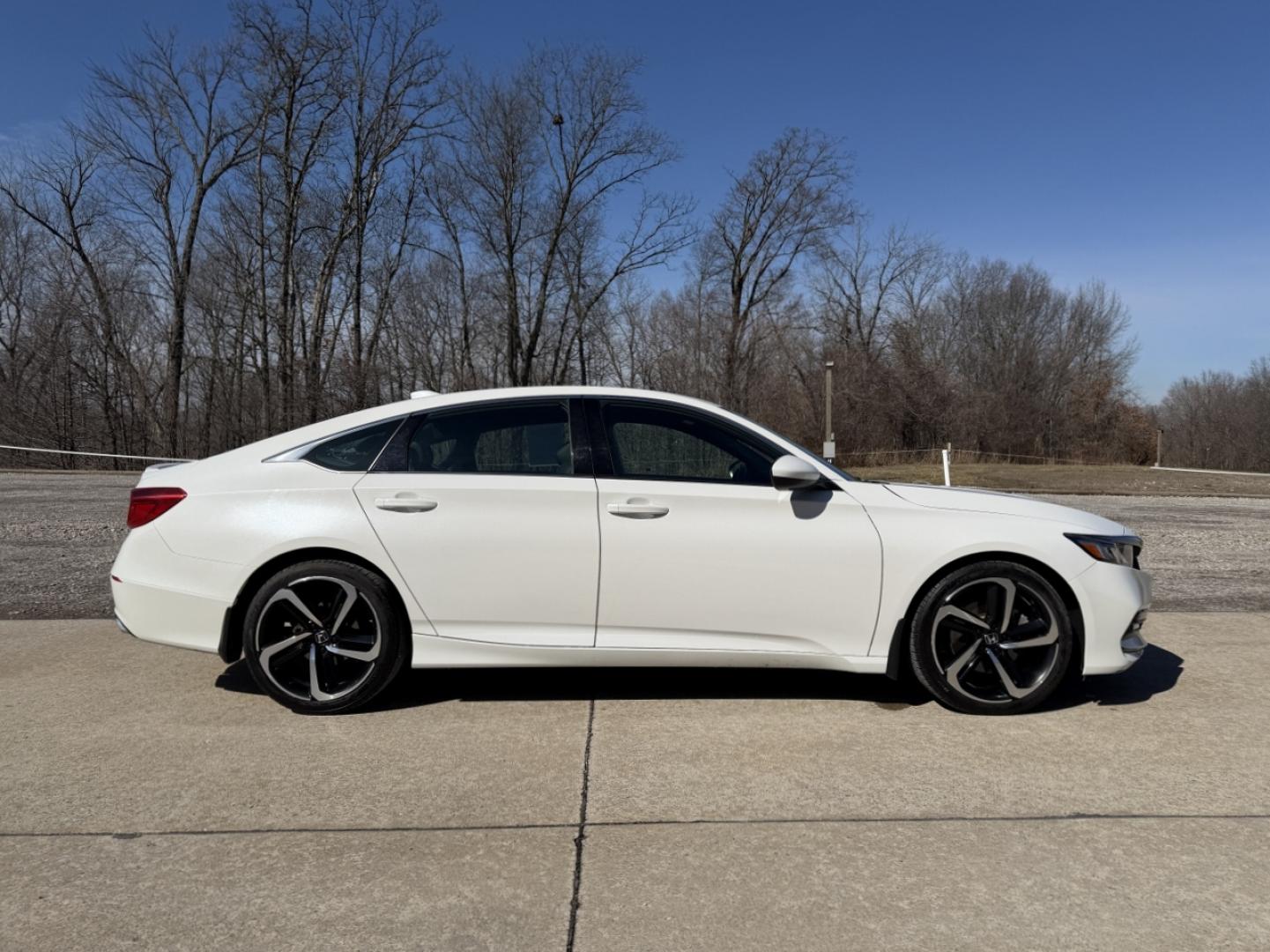 2018 WHITE /Black Honda Accord Sport CVT (1HGCV1F38JA) with an 1.5L 4 Cyl. engine, CVT transmission, located at 2990 Old Orchard Rd., Jackson, MO, 63755, 37.354214, -89.612106 - 2018 Honda Accord Sport 169xxx miles Front Wheel Drive 1.5L 4 Cyl. Automatic Leather Backup Camera Power Driver Seat Bluetooth Cruise Power Windows/Locks/Mirrors We have financing available and we accept trades! Fill out a credit application on our website or come by today! If you have a - Photo#6