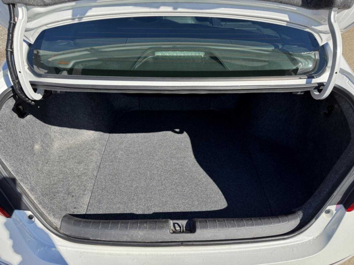 2018 WHITE /Black Honda Accord Sport CVT (1HGCV1F38JA) with an 1.5L 4 Cyl. engine, CVT transmission, located at 2990 Old Orchard Rd., Jackson, MO, 63755, 37.354214, -89.612106 - 2018 Honda Accord Sport 169xxx miles Front Wheel Drive 1.5L 4 Cyl. Automatic Leather Backup Camera Power Driver Seat Bluetooth Cruise Power Windows/Locks/Mirrors We have financing available and we accept trades! Fill out a credit application on our website or come by today! If you have a - Photo#18