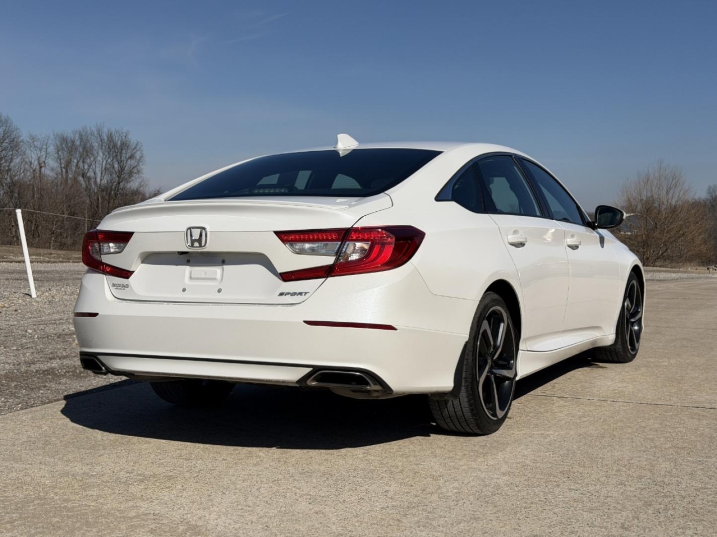 2018 WHITE /Black Honda Accord Sport CVT (1HGCV1F38JA) with an 1.5L 4 Cyl. engine, CVT transmission, located at 2990 Old Orchard Rd., Jackson, MO, 63755, 37.354214, -89.612106 - 2018 Honda Accord Sport 169xxx miles Front Wheel Drive 1.5L 4 Cyl. Automatic Leather Backup Camera Power Driver Seat Bluetooth Cruise Power Windows/Locks/Mirrors We have financing available and we accept trades! Fill out a credit application on our website or come by today! If you have a - Photo#7