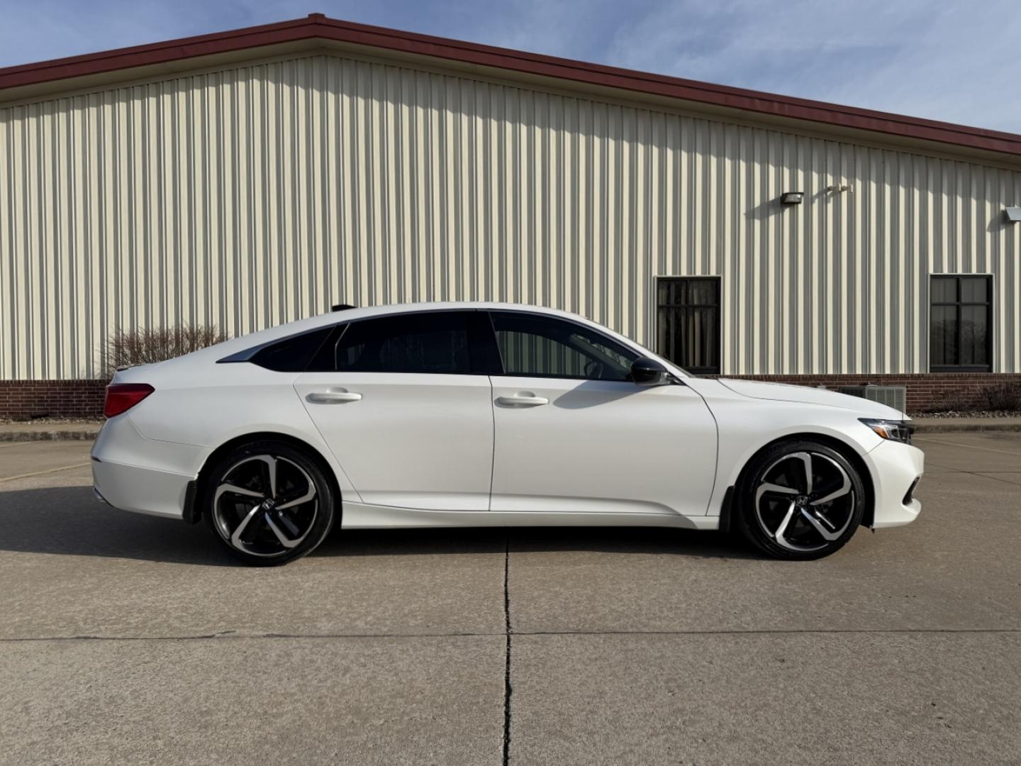 2022 WHITE /Black Honda Accord Sport CVT (1HGCV1F34NA) with an 1.5L 4 Cyl. engine, Automatic transmission, located at 2990 Old Orchard Rd., Jackson, MO, 63755, 37.354214, -89.612106 - 2022 Honda Accord Sport 64xxx miles Front Wheel Drive 1.5L 4 Cyl. Automatic Power Driver Seat Backup Camera Bluetooth Cruise Power Windows/Locks/Mirrors We have financing available and we accept trades! Fill out a credit application on our website or come by today! If you have any questio - Photo#6