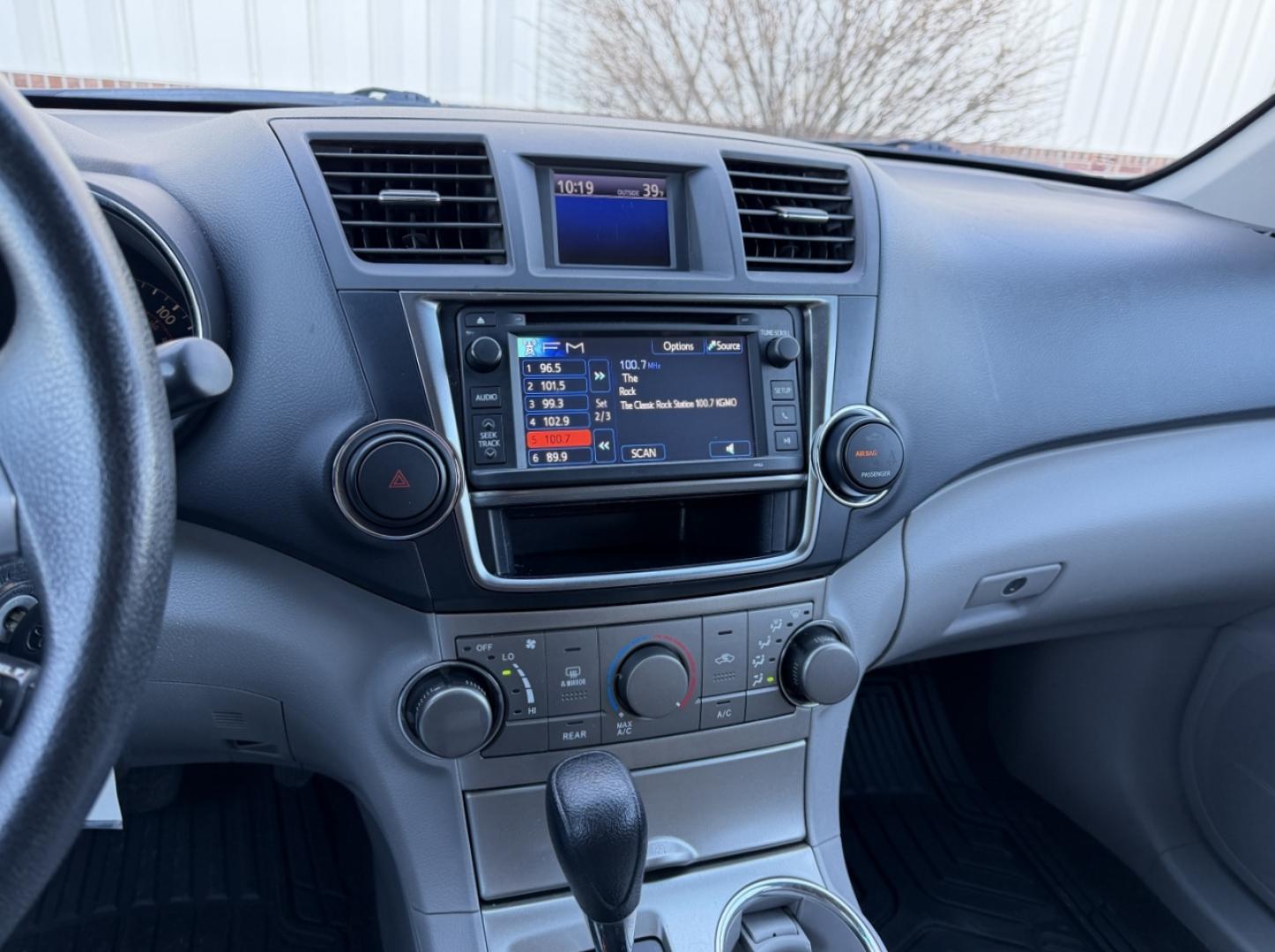 2013 GREEN /Gray Toyota Highlander 2WD (5TDZK3EH8DS) with an 3.5L V6 engine, Automatic transmission, located at 2990 Old Orchard Rd., Jackson, MO, 63755, 37.354214, -89.612106 - 2013 Toyota Highlander 221xxx miles Front Wheel Drive 3.5L V6 Automatic Backup Camera 3rd Row Power Driver Seat Bluetooth Cruise Power Windows/Locks/Mirrors We have financing available and we accept trades! Fill out a credit application on our website or come by today! If you have any qu - Photo#25