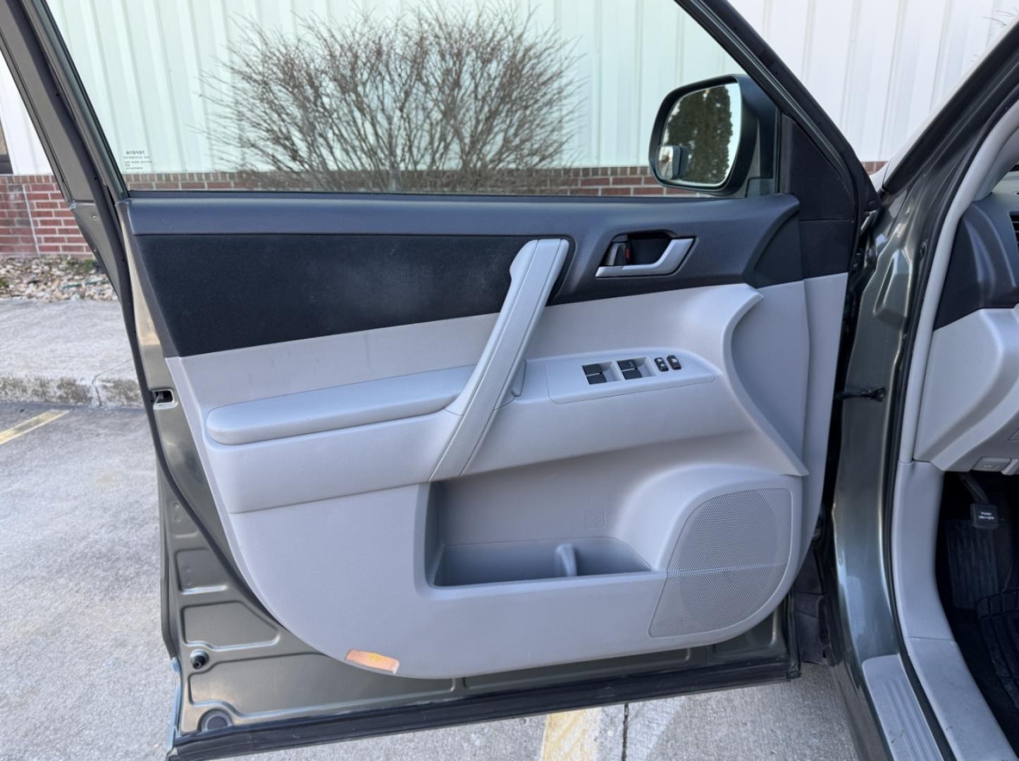 2013 GREEN /Gray Toyota Highlander 2WD (5TDZK3EH8DS) with an 3.5L V6 engine, Automatic transmission, located at 2990 Old Orchard Rd., Jackson, MO, 63755, 37.354214, -89.612106 - 2013 Toyota Highlander 221xxx miles Front Wheel Drive 3.5L V6 Automatic Backup Camera 3rd Row Power Driver Seat Bluetooth Cruise Power Windows/Locks/Mirrors We have financing available and we accept trades! Fill out a credit application on our website or come by today! If you have any qu - Photo#11