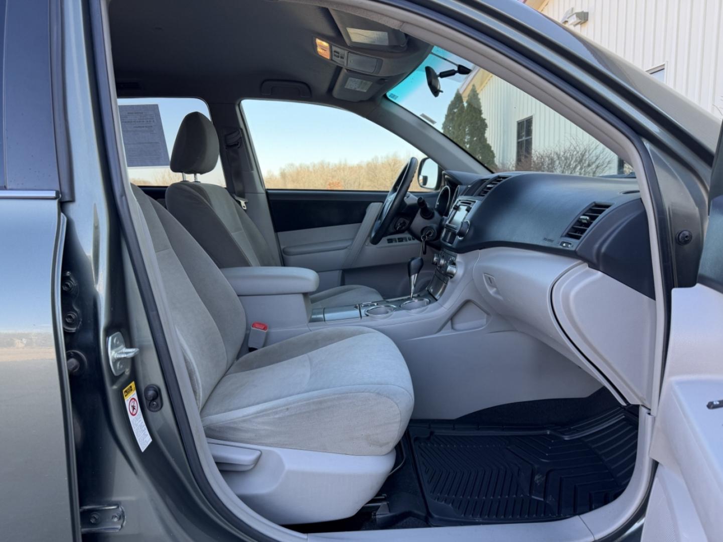 2013 GREEN /Gray Toyota Highlander 2WD (5TDZK3EH8DS) with an 3.5L V6 engine, Automatic transmission, located at 2990 Old Orchard Rd., Jackson, MO, 63755, 37.354214, -89.612106 - 2013 Toyota Highlander 221xxx miles Front Wheel Drive 3.5L V6 Automatic Backup Camera 3rd Row Power Driver Seat Bluetooth Cruise Power Windows/Locks/Mirrors We have financing available and we accept trades! Fill out a credit application on our website or come by today! If you have any qu - Photo#14