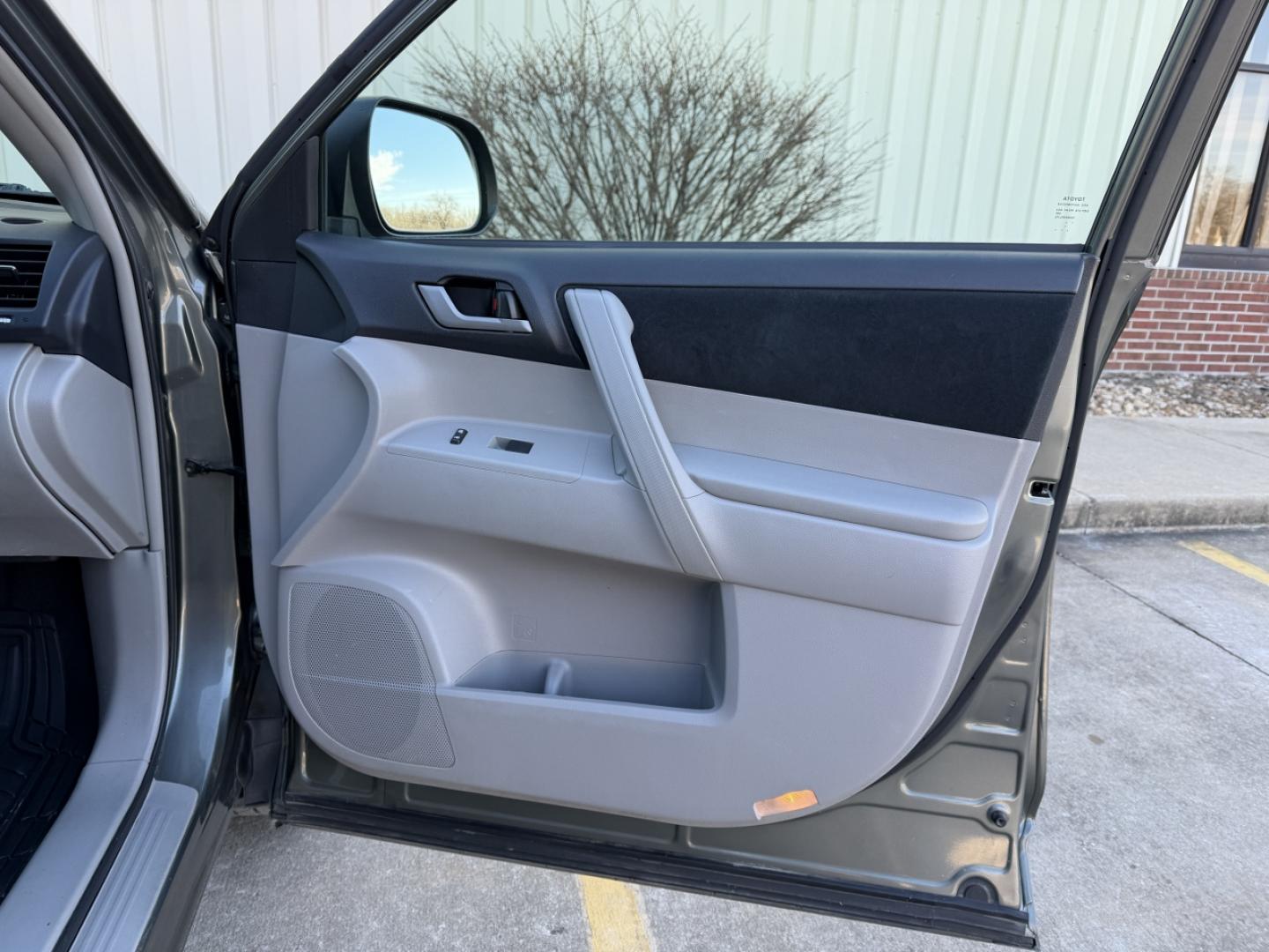 2013 GREEN /Gray Toyota Highlander 2WD (5TDZK3EH8DS) with an 3.5L V6 engine, Automatic transmission, located at 2990 Old Orchard Rd., Jackson, MO, 63755, 37.354214, -89.612106 - 2013 Toyota Highlander 221xxx miles Front Wheel Drive 3.5L V6 Automatic Backup Camera 3rd Row Power Driver Seat Bluetooth Cruise Power Windows/Locks/Mirrors We have financing available and we accept trades! Fill out a credit application on our website or come by today! If you have any qu - Photo#13