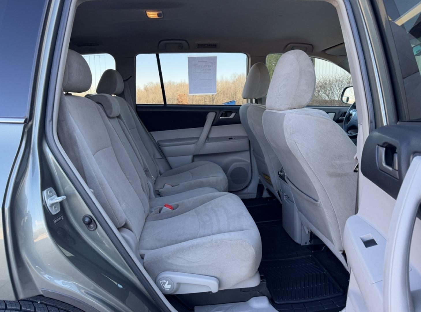 2013 GREEN /Gray Toyota Highlander 2WD (5TDZK3EH8DS) with an 3.5L V6 engine, Automatic transmission, located at 2990 Old Orchard Rd., Jackson, MO, 63755, 37.354214, -89.612106 - 2013 Toyota Highlander 221xxx miles Front Wheel Drive 3.5L V6 Automatic Backup Camera 3rd Row Power Driver Seat Bluetooth Cruise Power Windows/Locks/Mirrors We have financing available and we accept trades! Fill out a credit application on our website or come by today! If you have any qu - Photo#16