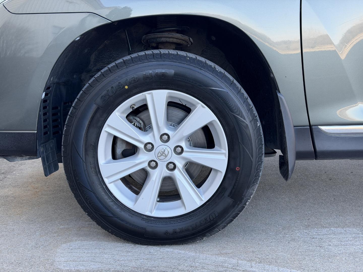 2013 GREEN /Gray Toyota Highlander 2WD (5TDZK3EH8DS) with an 3.5L V6 engine, Automatic transmission, located at 2990 Old Orchard Rd., Jackson, MO, 63755, 37.354214, -89.612106 - 2013 Toyota Highlander 221xxx miles Front Wheel Drive 3.5L V6 Automatic Backup Camera 3rd Row Power Driver Seat Bluetooth Cruise Power Windows/Locks/Mirrors We have financing available and we accept trades! Fill out a credit application on our website or come by today! If you have any qu - Photo#35