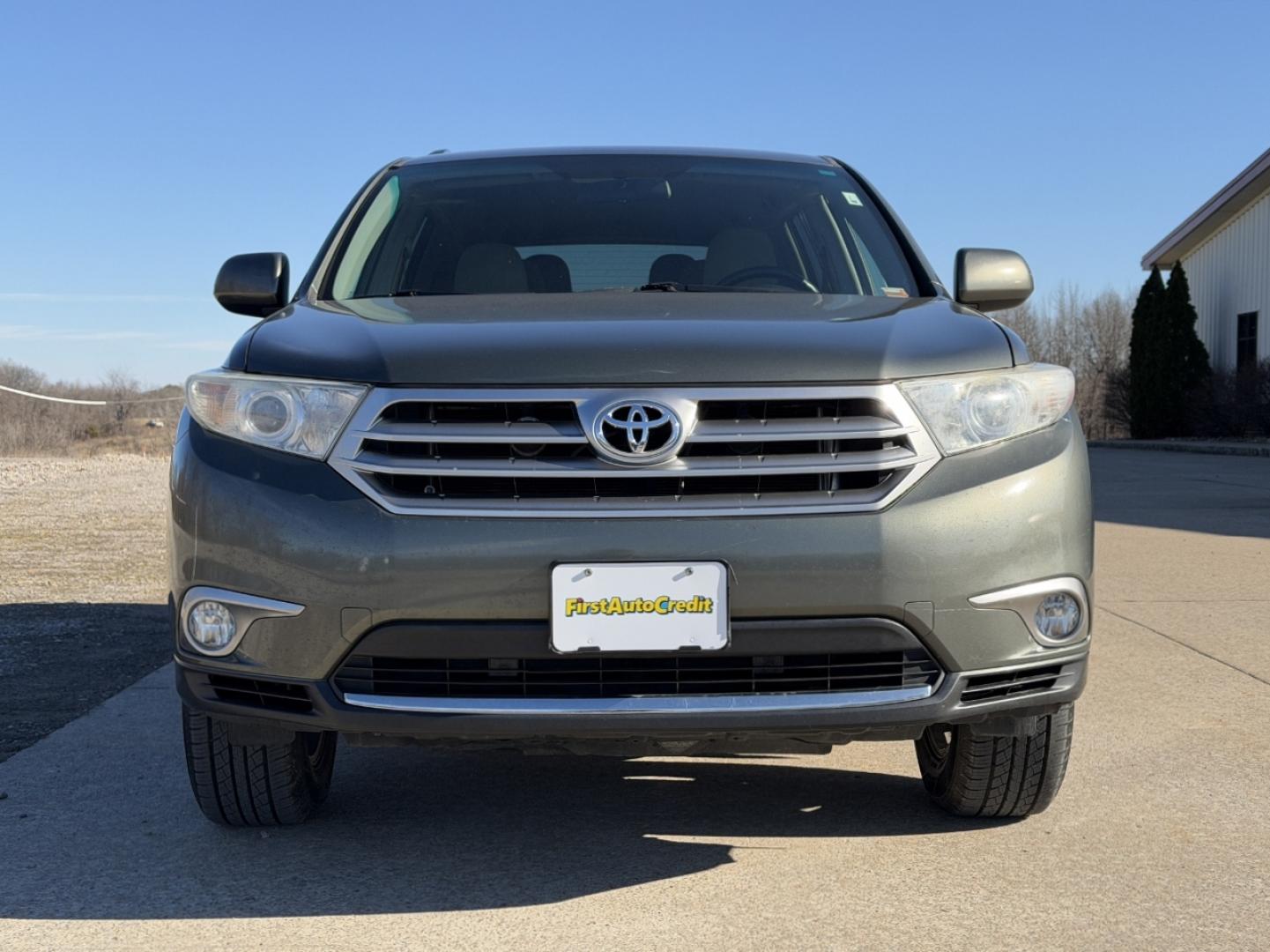 2013 GREEN /Gray Toyota Highlander 2WD (5TDZK3EH8DS) with an 3.5L V6 engine, Automatic transmission, located at 2990 Old Orchard Rd., Jackson, MO, 63755, 37.354214, -89.612106 - 2013 Toyota Highlander 221xxx miles Front Wheel Drive 3.5L V6 Automatic Backup Camera 3rd Row Power Driver Seat Bluetooth Cruise Power Windows/Locks/Mirrors We have financing available and we accept trades! Fill out a credit application on our website or come by today! If you have any qu - Photo#10