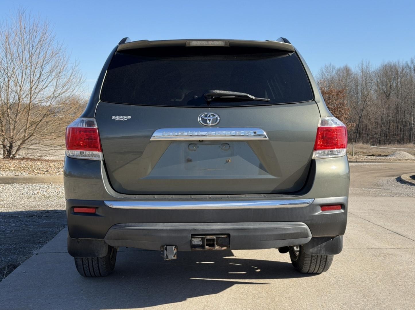 2013 GREEN /Gray Toyota Highlander 2WD (5TDZK3EH8DS) with an 3.5L V6 engine, Automatic transmission, located at 2990 Old Orchard Rd., Jackson, MO, 63755, 37.354214, -89.612106 - 2013 Toyota Highlander 221xxx miles Front Wheel Drive 3.5L V6 Automatic Backup Camera 3rd Row Power Driver Seat Bluetooth Cruise Power Windows/Locks/Mirrors We have financing available and we accept trades! Fill out a credit application on our website or come by today! If you have any qu - Photo#9
