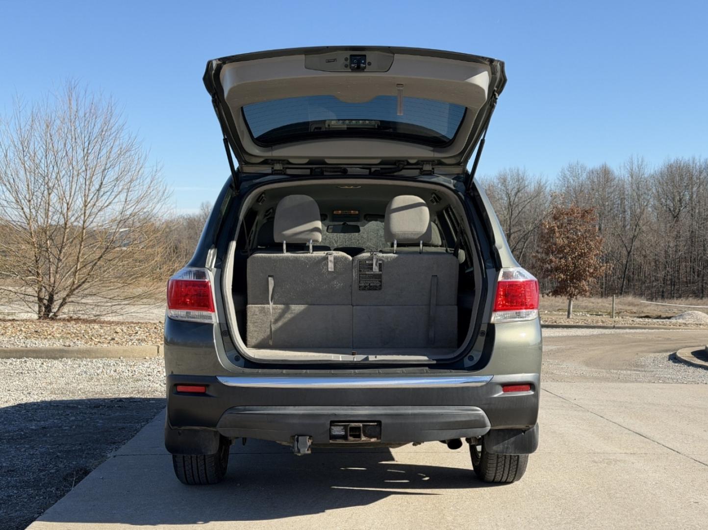 2013 GREEN /Gray Toyota Highlander 2WD (5TDZK3EH8DS) with an 3.5L V6 engine, Automatic transmission, located at 2990 Old Orchard Rd., Jackson, MO, 63755, 37.354214, -89.612106 - 2013 Toyota Highlander 221xxx miles Front Wheel Drive 3.5L V6 Automatic Backup Camera 3rd Row Power Driver Seat Bluetooth Cruise Power Windows/Locks/Mirrors We have financing available and we accept trades! Fill out a credit application on our website or come by today! If you have any qu - Photo#18