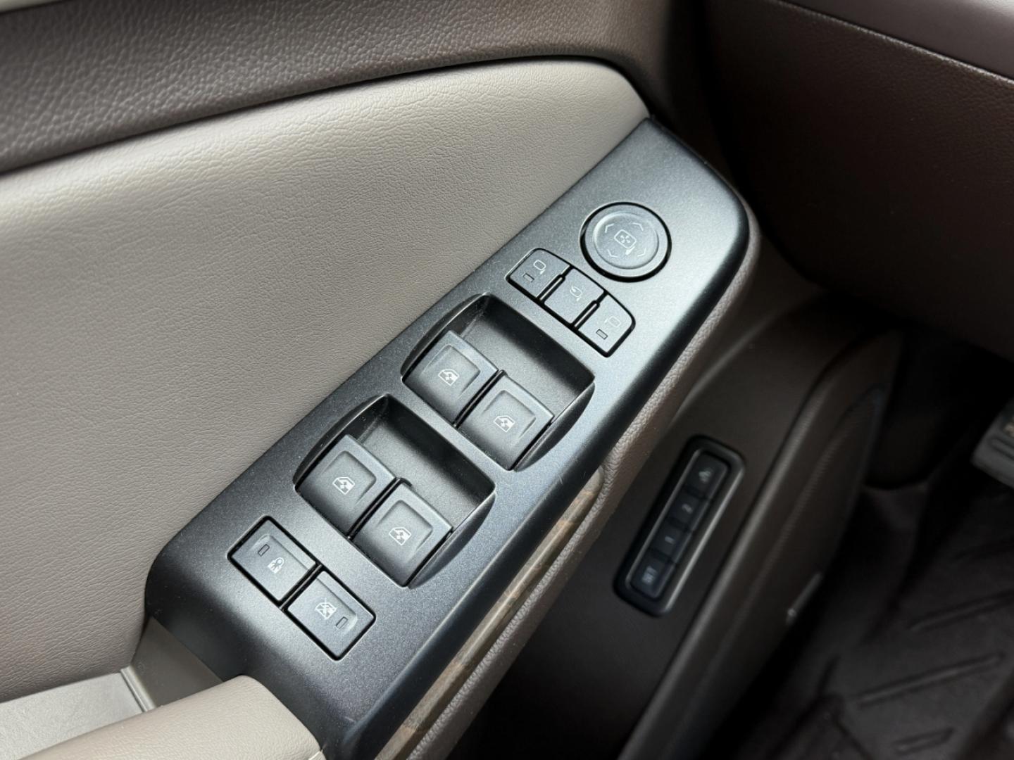 2018 WHITE /Tan GMC Yukon XL Denali 4WD (1GKS2HKJ1JR) with an 6.2L V8 engine, Automatic transmission, located at 2990 Old Orchard Rd., Jackson, MO, 63755, 37.354214, -89.612106 - 2018 GMC Yukon XL Denali 140xxx miles 4 Wheel Drive 6.2L V8 Automatic Leather 3rd Row Navigation Rear Entertainment Backup Camera Power/Heated/Cooled Seats Heated Rear Seats Heated Steering Wheel Power Running Boards Heads Up Display Bluetooth Remote Start Cruise Power Windows/Lock - Photo#37