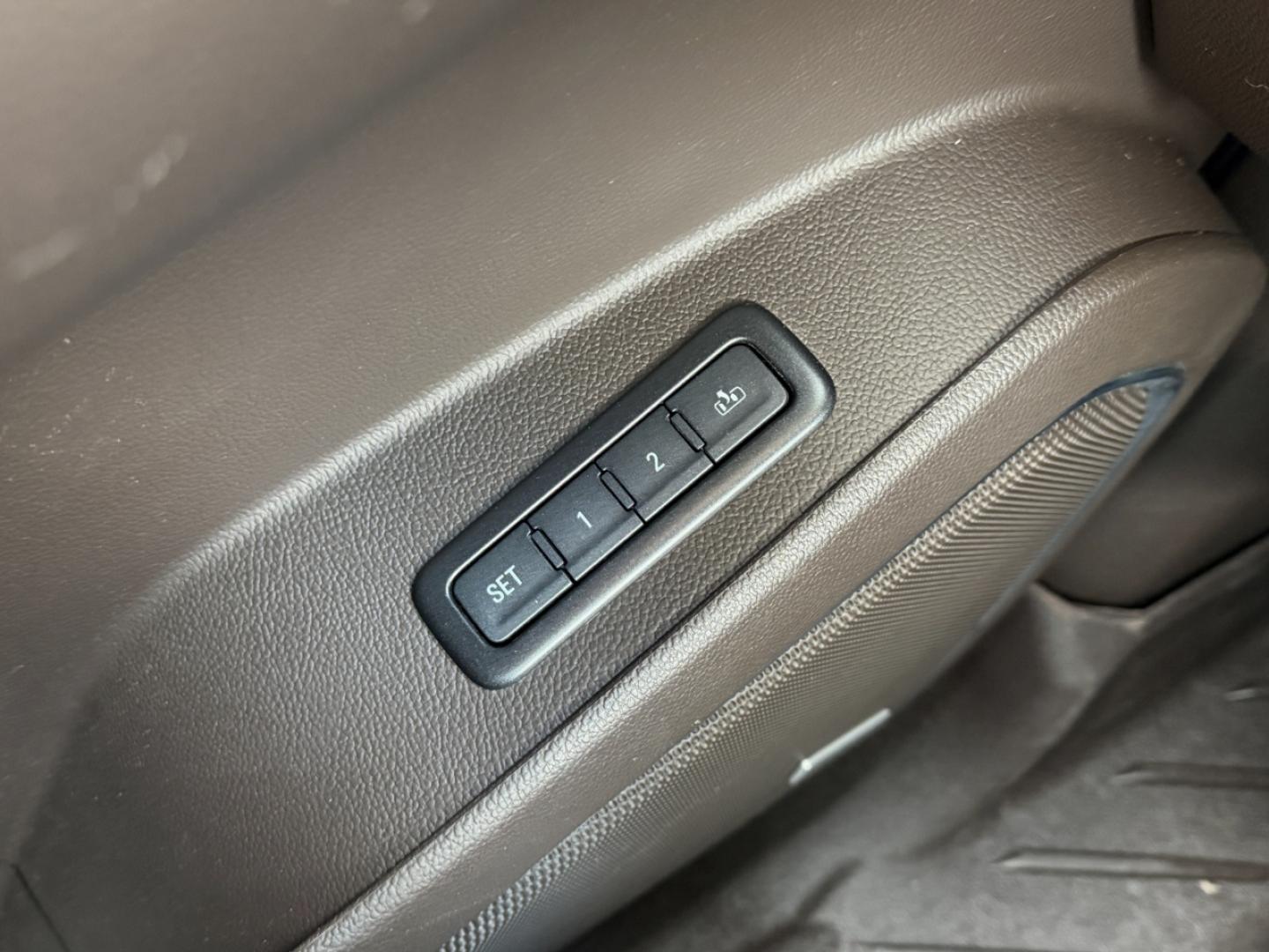 2018 WHITE /Tan GMC Yukon XL Denali 4WD (1GKS2HKJ1JR) with an 6.2L V8 engine, Automatic transmission, located at 2990 Old Orchard Rd., Jackson, MO, 63755, 37.354214, -89.612106 - 2018 GMC Yukon XL Denali 140xxx miles 4 Wheel Drive 6.2L V8 Automatic Leather 3rd Row Navigation Rear Entertainment Backup Camera Power/Heated/Cooled Seats Heated Rear Seats Heated Steering Wheel Power Running Boards Heads Up Display Bluetooth Remote Start Cruise Power Windows/Lock - Photo#38