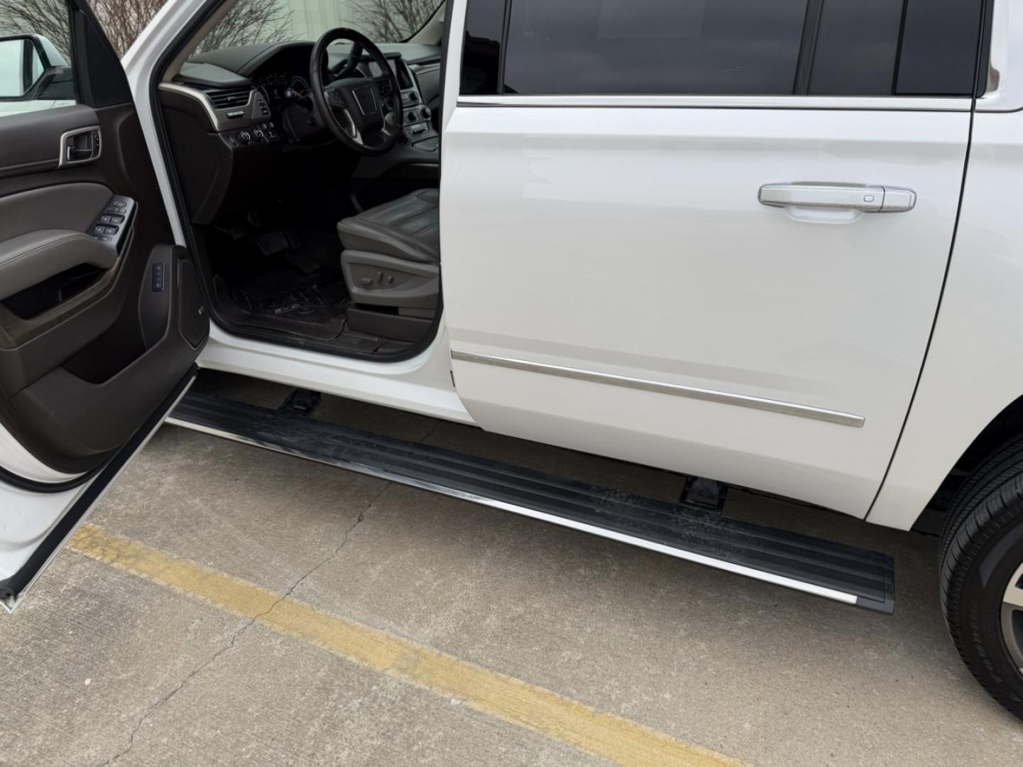 2018 WHITE /Tan GMC Yukon XL Denali 4WD (1GKS2HKJ1JR) with an 6.2L V8 engine, Automatic transmission, located at 2990 Old Orchard Rd., Jackson, MO, 63755, 37.354214, -89.612106 - 2018 GMC Yukon XL Denali 140xxx miles 4 Wheel Drive 6.2L V8 Automatic Leather 3rd Row Navigation Rear Entertainment Backup Camera Power/Heated/Cooled Seats Heated Rear Seats Heated Steering Wheel Power Running Boards Heads Up Display Bluetooth Remote Start Cruise Power Windows/Lock - Photo#10