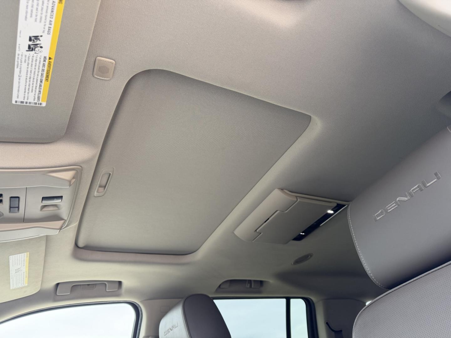 2018 WHITE /Tan GMC Yukon XL Denali 4WD (1GKS2HKJ1JR) with an 6.2L V8 engine, Automatic transmission, located at 2990 Old Orchard Rd., Jackson, MO, 63755, 37.354214, -89.612106 - 2018 GMC Yukon XL Denali 140xxx miles 4 Wheel Drive 6.2L V8 Automatic Leather 3rd Row Navigation Rear Entertainment Backup Camera Power/Heated/Cooled Seats Heated Rear Seats Heated Steering Wheel Power Running Boards Heads Up Display Bluetooth Remote Start Cruise Power Windows/Lock - Photo#6