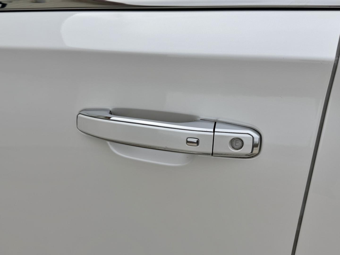 2018 WHITE /Tan GMC Yukon XL Denali 4WD (1GKS2HKJ1JR) with an 6.2L V8 engine, Automatic transmission, located at 2990 Old Orchard Rd., Jackson, MO, 63755, 37.354214, -89.612106 - 2018 GMC Yukon XL Denali 140xxx miles 4 Wheel Drive 6.2L V8 Automatic Leather 3rd Row Navigation Rear Entertainment Backup Camera Power/Heated/Cooled Seats Heated Rear Seats Heated Steering Wheel Power Running Boards Heads Up Display Bluetooth Remote Start Cruise Power Windows/Lock - Photo#42