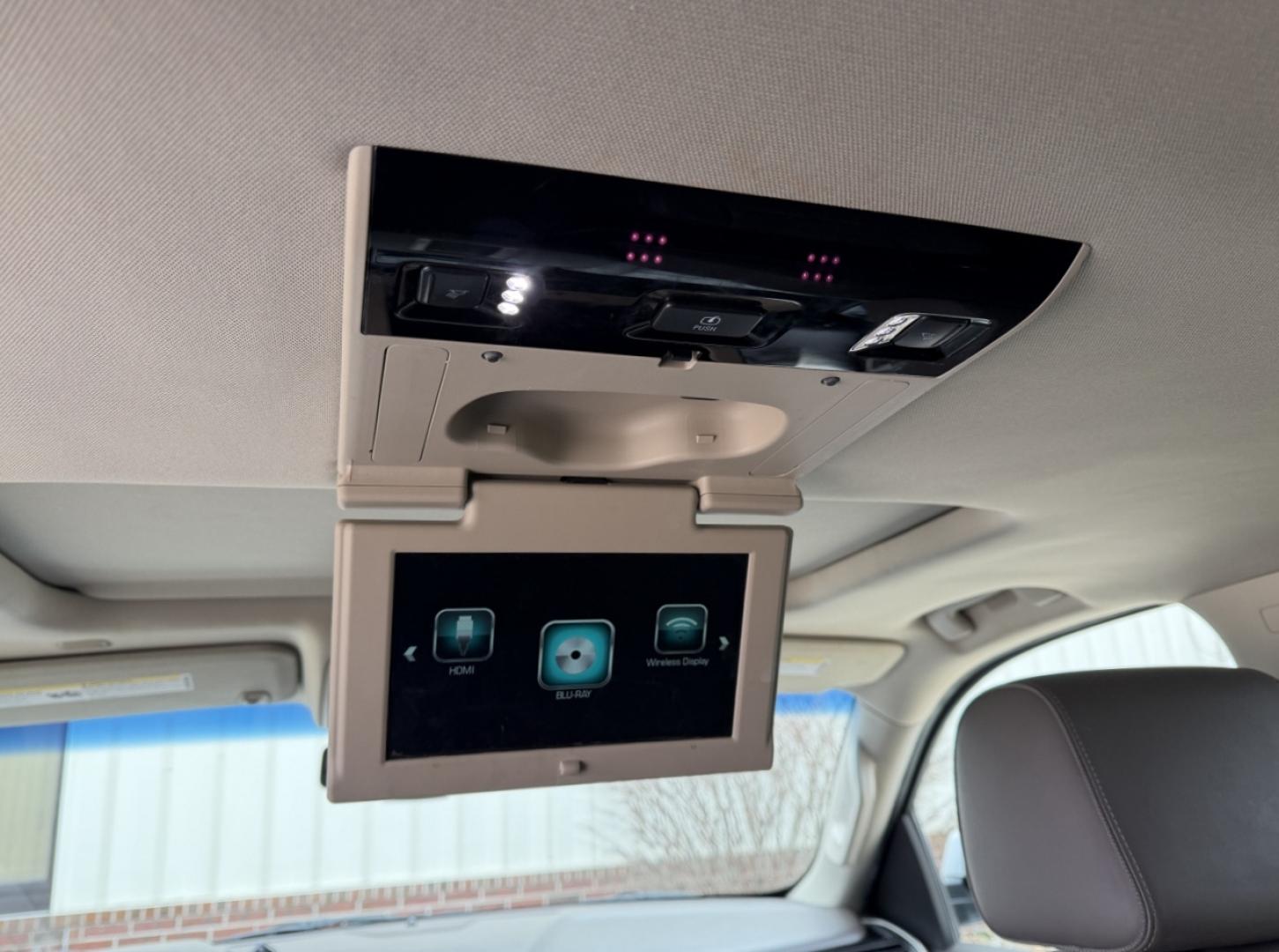 2018 WHITE /Tan GMC Yukon XL Denali 4WD (1GKS2HKJ1JR) with an 6.2L V8 engine, Automatic transmission, located at 2990 Old Orchard Rd., Jackson, MO, 63755, 37.354214, -89.612106 - 2018 GMC Yukon XL Denali 140xxx miles 4 Wheel Drive 6.2L V8 Automatic Leather 3rd Row Navigation Rear Entertainment Backup Camera Power/Heated/Cooled Seats Heated Rear Seats Heated Steering Wheel Power Running Boards Heads Up Display Bluetooth Remote Start Cruise Power Windows/Lock - Photo#8