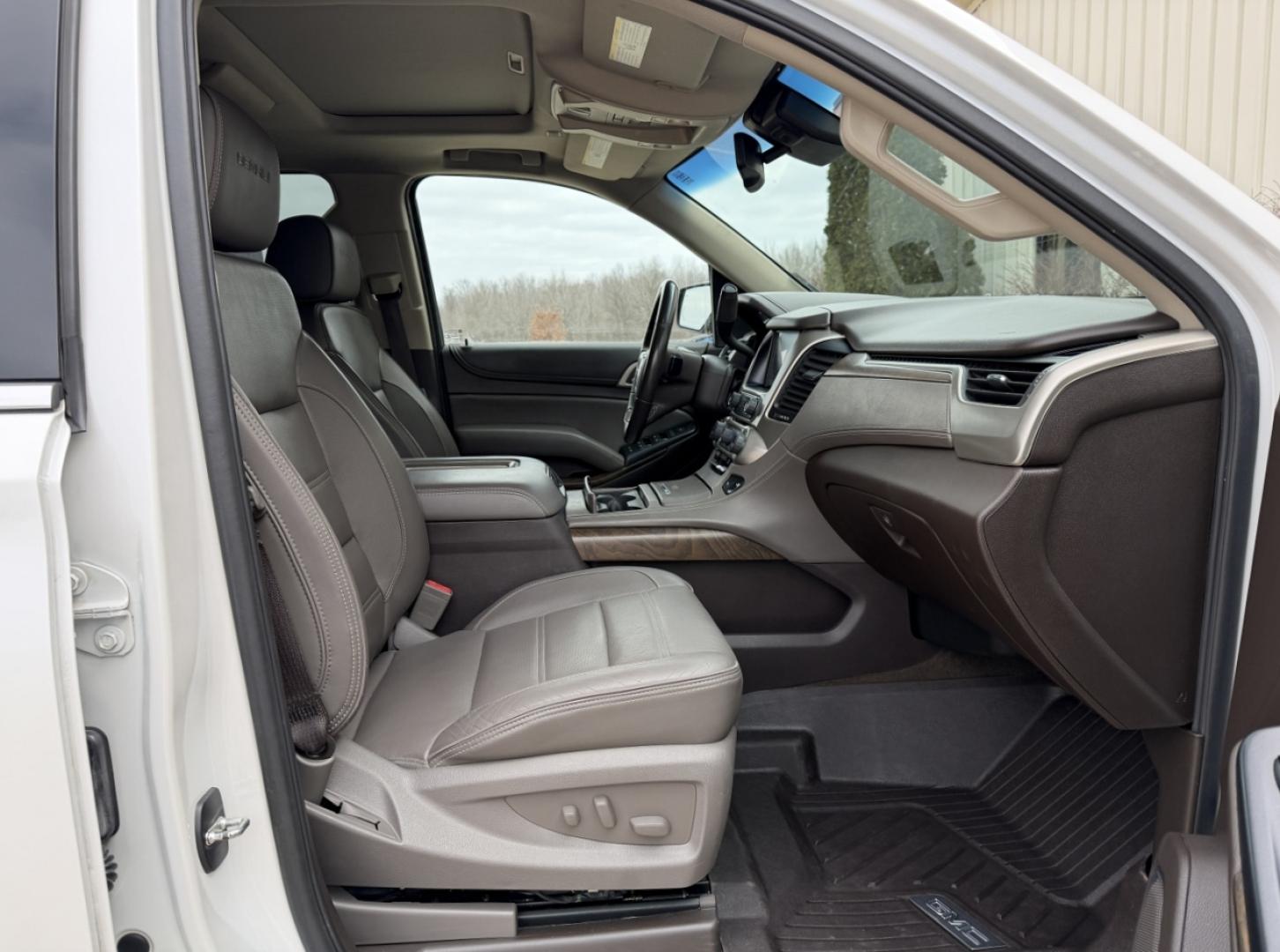 2018 WHITE /Tan GMC Yukon XL Denali 4WD (1GKS2HKJ1JR) with an 6.2L V8 engine, Automatic transmission, located at 2990 Old Orchard Rd., Jackson, MO, 63755, 37.354214, -89.612106 - 2018 GMC Yukon XL Denali 140xxx miles 4 Wheel Drive 6.2L V8 Automatic Leather 3rd Row Navigation Rear Entertainment Backup Camera Power/Heated/Cooled Seats Heated Rear Seats Heated Steering Wheel Power Running Boards Heads Up Display Bluetooth Remote Start Cruise Power Windows/Lock - Photo#21