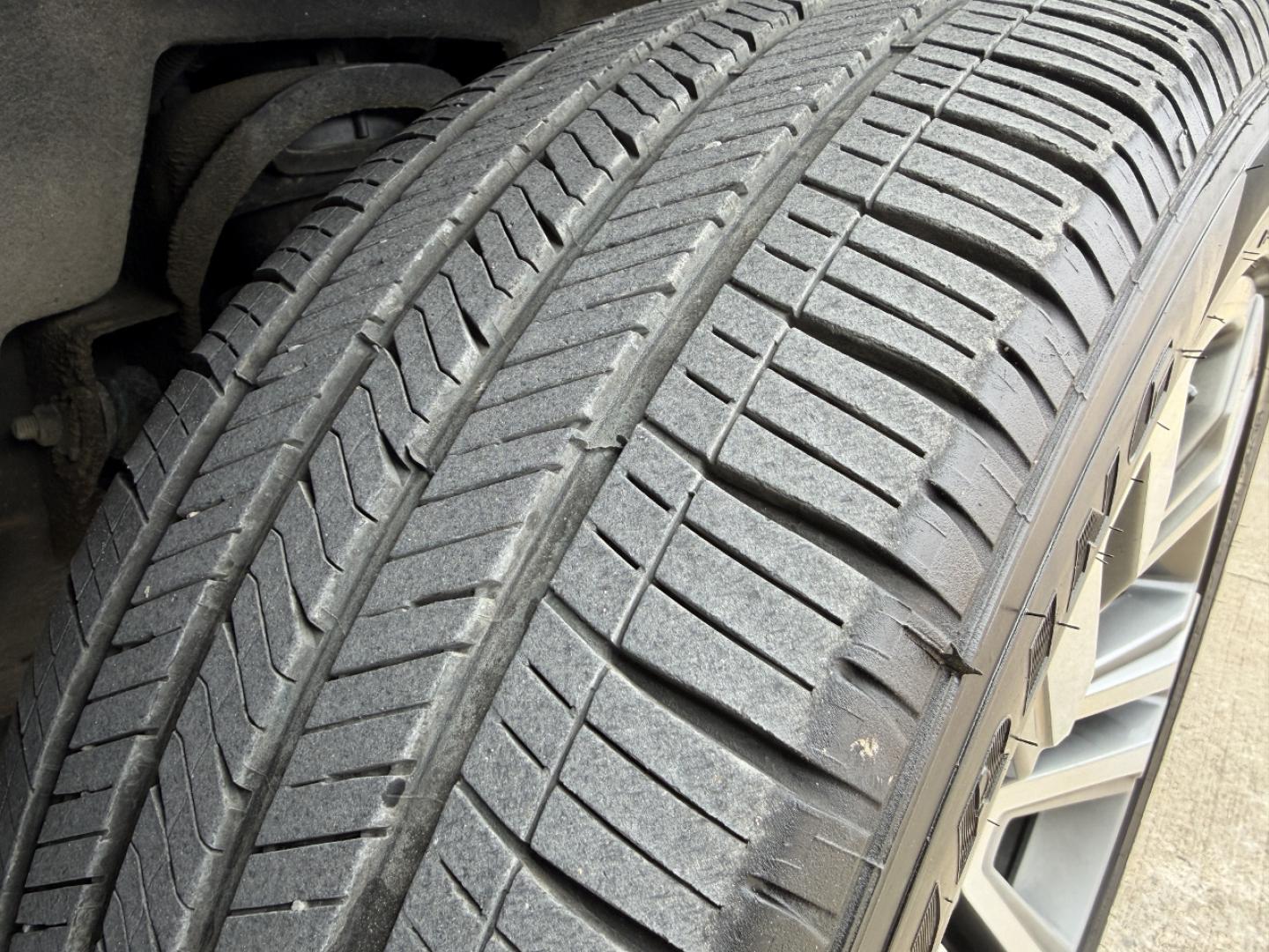 2018 WHITE /Tan GMC Yukon XL Denali 4WD (1GKS2HKJ1JR) with an 6.2L V8 engine, Automatic transmission, located at 2990 Old Orchard Rd., Jackson, MO, 63755, 37.354214, -89.612106 - 2018 GMC Yukon XL Denali 140xxx miles 4 Wheel Drive 6.2L V8 Automatic Leather 3rd Row Navigation Rear Entertainment Backup Camera Power/Heated/Cooled Seats Heated Rear Seats Heated Steering Wheel Power Running Boards Heads Up Display Bluetooth Remote Start Cruise Power Windows/Lock - Photo#45