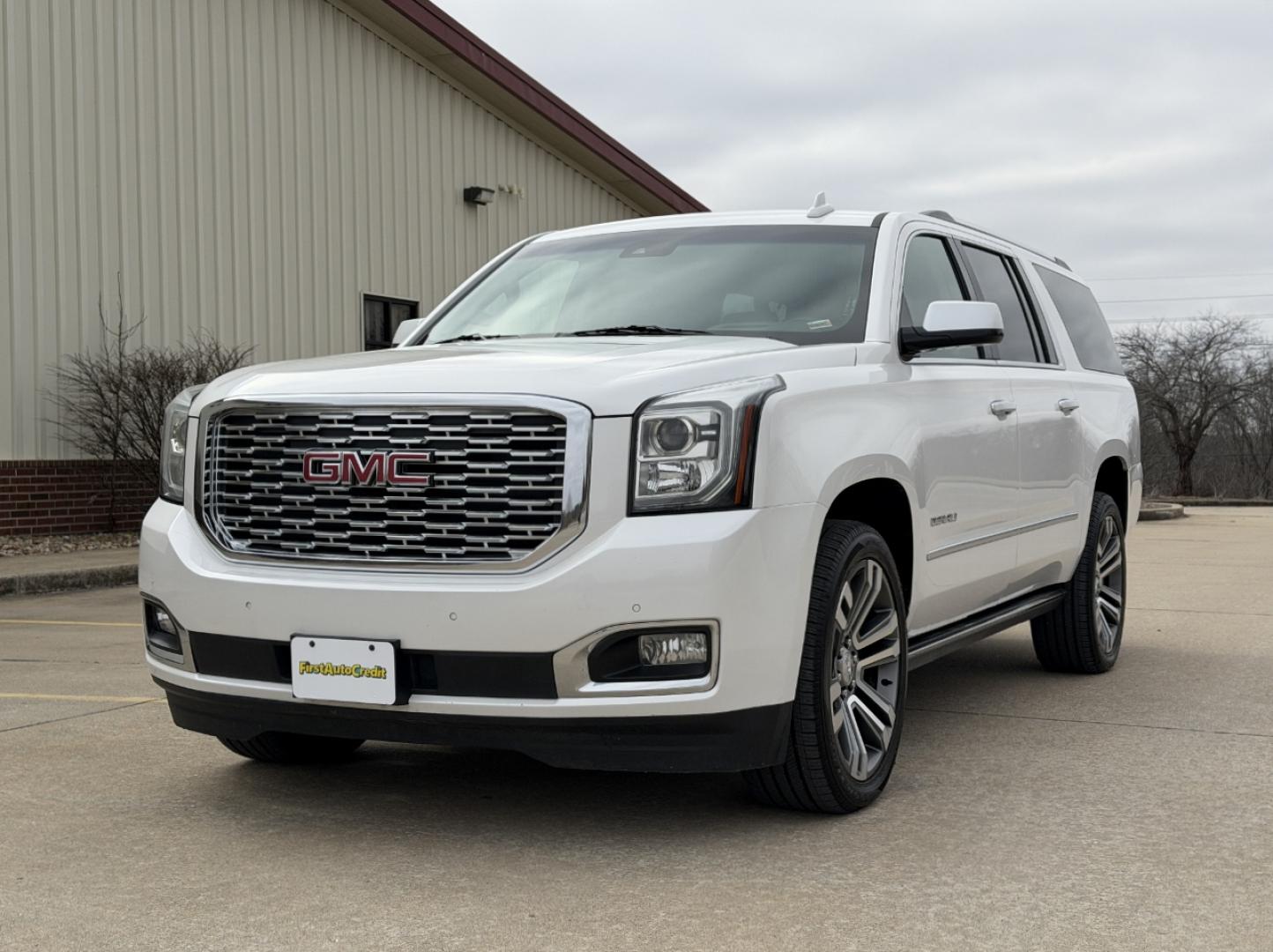 2018 WHITE /Tan GMC Yukon XL Denali 4WD (1GKS2HKJ1JR) with an 6.2L V8 engine, Automatic transmission, located at 2990 Old Orchard Rd., Jackson, MO, 63755, 37.354214, -89.612106 - 2018 GMC Yukon XL Denali 140xxx miles 4 Wheel Drive 6.2L V8 Automatic Leather 3rd Row Navigation Rear Entertainment Backup Camera Power/Heated/Cooled Seats Heated Rear Seats Heated Steering Wheel Power Running Boards Heads Up Display Bluetooth Remote Start Cruise Power Windows/Lock - Photo#11