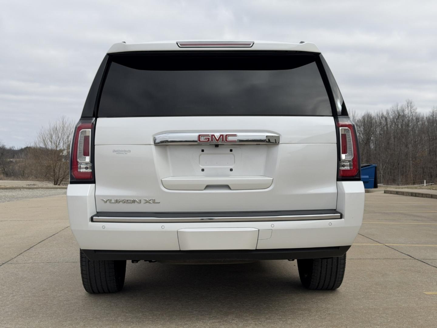 2018 WHITE /Tan GMC Yukon XL Denali 4WD (1GKS2HKJ1JR) with an 6.2L V8 engine, Automatic transmission, located at 2990 Old Orchard Rd., Jackson, MO, 63755, 37.354214, -89.612106 - 2018 GMC Yukon XL Denali 140xxx miles 4 Wheel Drive 6.2L V8 Automatic Leather 3rd Row Navigation Rear Entertainment Backup Camera Power/Heated/Cooled Seats Heated Rear Seats Heated Steering Wheel Power Running Boards Heads Up Display Bluetooth Remote Start Cruise Power Windows/Lock - Photo#16