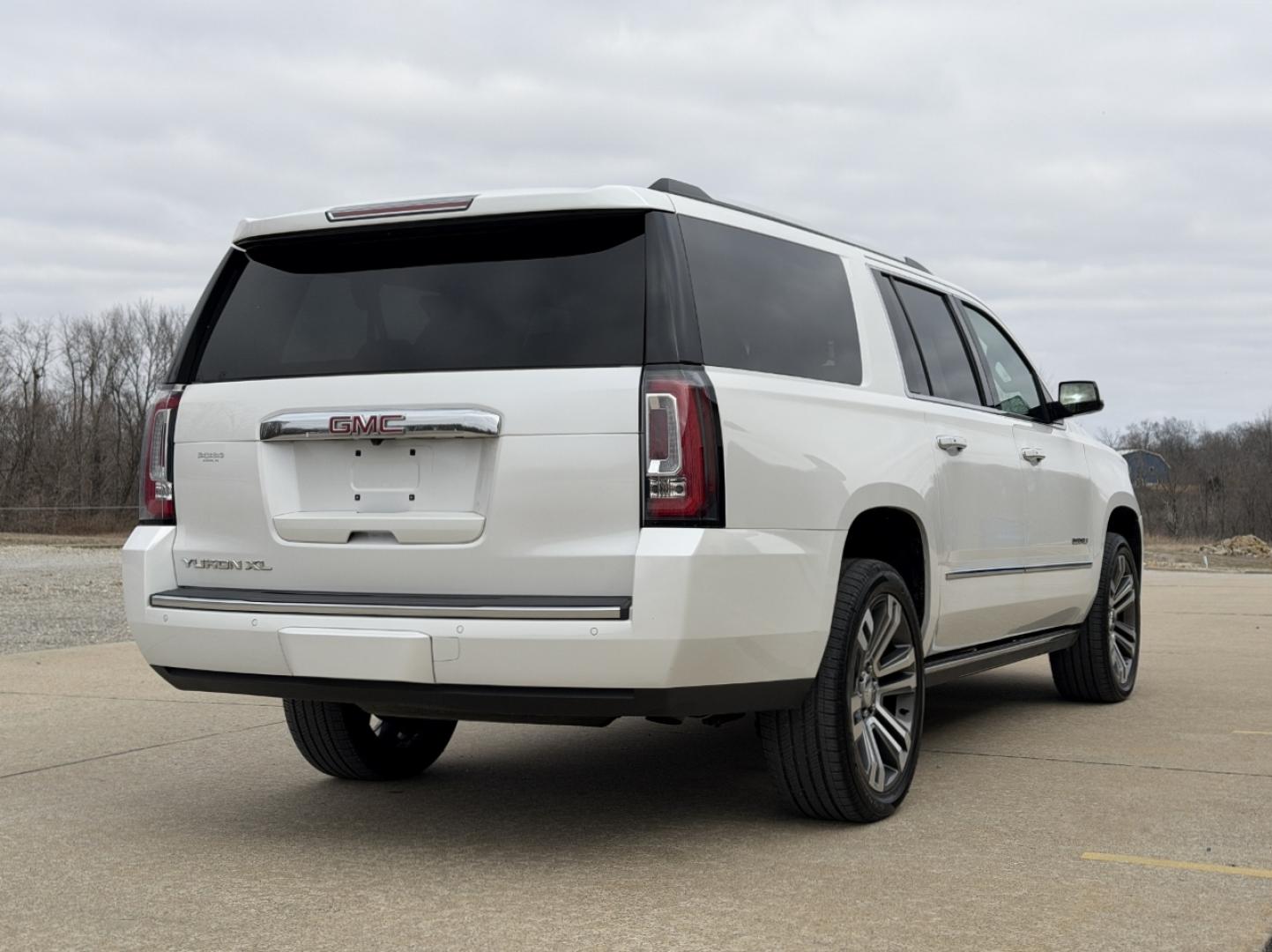 2018 WHITE /Tan GMC Yukon XL Denali 4WD (1GKS2HKJ1JR) with an 6.2L V8 engine, Automatic transmission, located at 2990 Old Orchard Rd., Jackson, MO, 63755, 37.354214, -89.612106 - 2018 GMC Yukon XL Denali 140xxx miles 4 Wheel Drive 6.2L V8 Automatic Leather 3rd Row Navigation Rear Entertainment Backup Camera Power/Heated/Cooled Seats Heated Rear Seats Heated Steering Wheel Power Running Boards Heads Up Display Bluetooth Remote Start Cruise Power Windows/Lock - Photo#14
