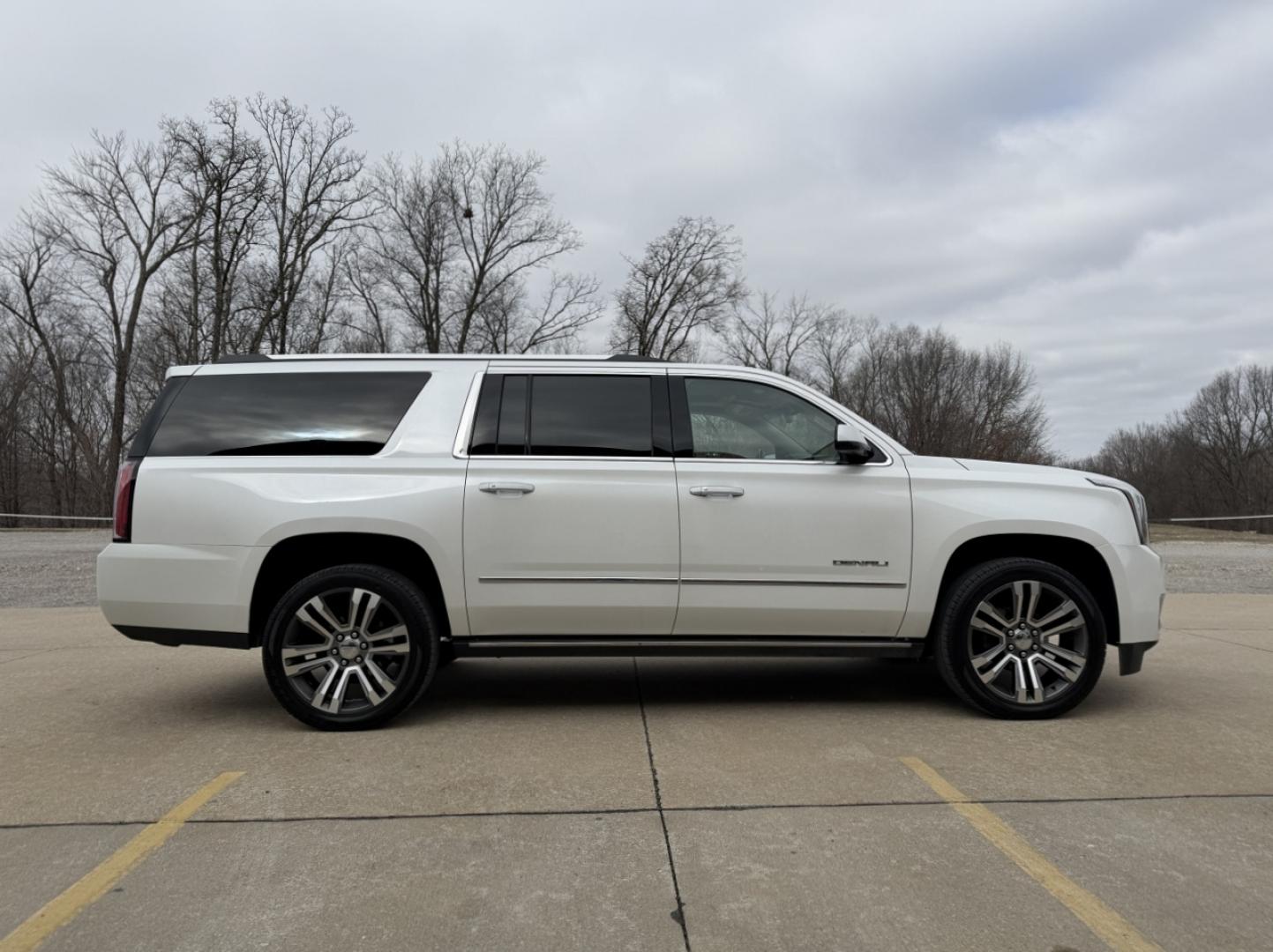 2018 WHITE /Tan GMC Yukon XL Denali 4WD (1GKS2HKJ1JR) with an 6.2L V8 engine, Automatic transmission, located at 2990 Old Orchard Rd., Jackson, MO, 63755, 37.354214, -89.612106 - 2018 GMC Yukon XL Denali 140xxx miles 4 Wheel Drive 6.2L V8 Automatic Leather 3rd Row Navigation Rear Entertainment Backup Camera Power/Heated/Cooled Seats Heated Rear Seats Heated Steering Wheel Power Running Boards Heads Up Display Bluetooth Remote Start Cruise Power Windows/Lock - Photo#13