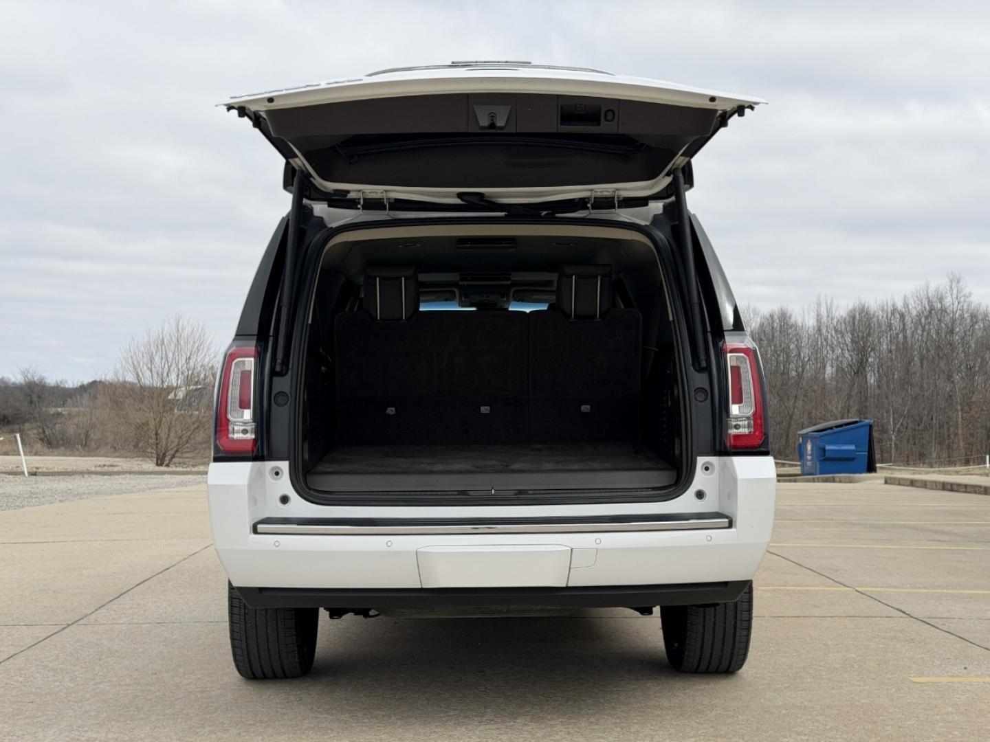 2018 WHITE /Tan GMC Yukon XL Denali 4WD (1GKS2HKJ1JR) with an 6.2L V8 engine, Automatic transmission, located at 2990 Old Orchard Rd., Jackson, MO, 63755, 37.354214, -89.612106 - 2018 GMC Yukon XL Denali 140xxx miles 4 Wheel Drive 6.2L V8 Automatic Leather 3rd Row Navigation Rear Entertainment Backup Camera Power/Heated/Cooled Seats Heated Rear Seats Heated Steering Wheel Power Running Boards Heads Up Display Bluetooth Remote Start Cruise Power Windows/Lock - Photo#25