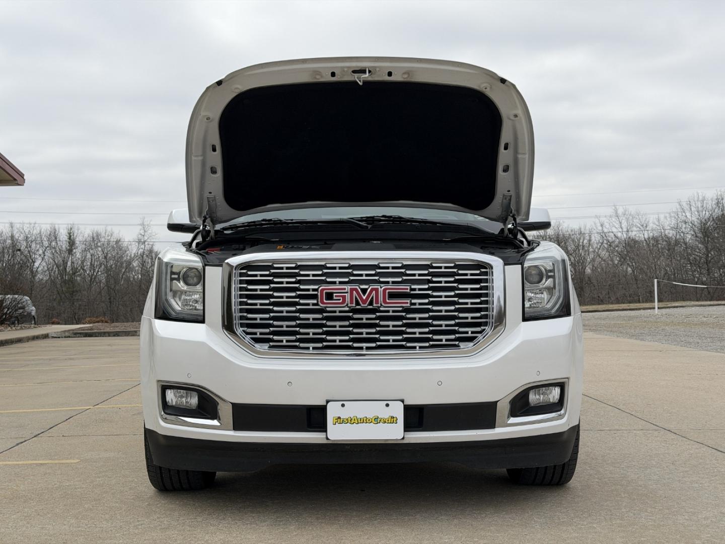2018 WHITE /Tan GMC Yukon XL Denali 4WD (1GKS2HKJ1JR) with an 6.2L V8 engine, Automatic transmission, located at 2990 Old Orchard Rd., Jackson, MO, 63755, 37.354214, -89.612106 - 2018 GMC Yukon XL Denali 140xxx miles 4 Wheel Drive 6.2L V8 Automatic Leather 3rd Row Navigation Rear Entertainment Backup Camera Power/Heated/Cooled Seats Heated Rear Seats Heated Steering Wheel Power Running Boards Heads Up Display Bluetooth Remote Start Cruise Power Windows/Lock - Photo#43