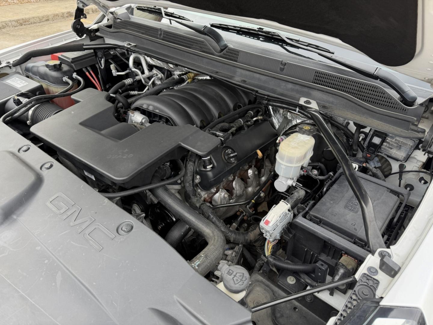 2018 WHITE /Tan GMC Yukon XL Denali 4WD (1GKS2HKJ1JR) with an 6.2L V8 engine, Automatic transmission, located at 2990 Old Orchard Rd., Jackson, MO, 63755, 37.354214, -89.612106 - 2018 GMC Yukon XL Denali 140xxx miles 4 Wheel Drive 6.2L V8 Automatic Leather 3rd Row Navigation Rear Entertainment Backup Camera Power/Heated/Cooled Seats Heated Rear Seats Heated Steering Wheel Power Running Boards Heads Up Display Bluetooth Remote Start Cruise Power Windows/Lock - Photo#44