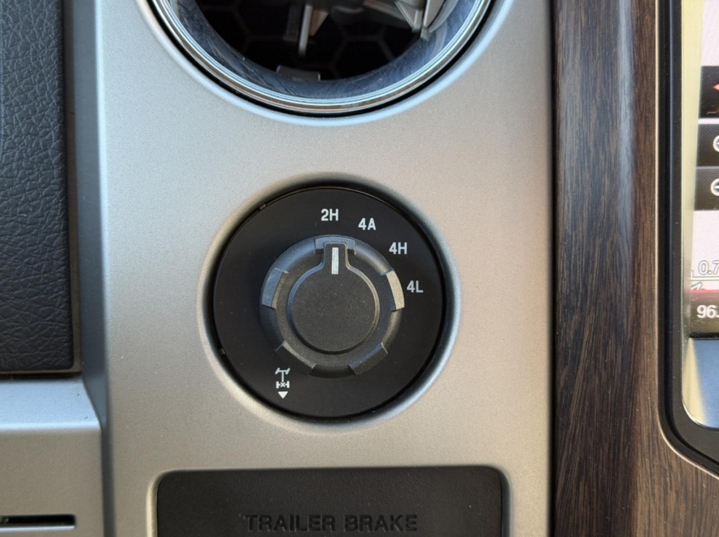 2013 WHITE /Black Ford F-150 Lariat SuperCrew 6.5-ft. Bed 4WD (1FTFW1ET1DK) with an 3.5L V6 TURBO engine, Automatic transmission, located at 2990 Old Orchard Rd., Jackson, MO, 63755, 37.354214, -89.612106 - 2013 Ford F-150 Lariat 159xxx miles 4x4 3.5L V6 Automatic Leather Navigation Power/Heated/Cooled Seats Backup Camera Sunroof Bluetooth Remote Start Cruise Power Windows/Locks/Mirrors We have financing available and we accept trades! Fill out a credit application on our website or come - Photo#2