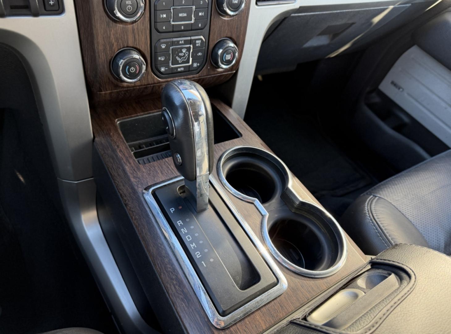 2013 WHITE /Black Ford F-150 Lariat SuperCrew 6.5-ft. Bed 4WD (1FTFW1ET1DK) with an 3.5L V6 TURBO engine, Automatic transmission, located at 2990 Old Orchard Rd., Jackson, MO, 63755, 37.354214, -89.612106 - 2013 Ford F-150 Lariat 159xxx miles 4x4 3.5L V6 Automatic Leather Navigation Power/Heated/Cooled Seats Backup Camera Sunroof Bluetooth Remote Start Cruise Power Windows/Locks/Mirrors We have financing available and we accept trades! Fill out a credit application on our website or come - Photo#27