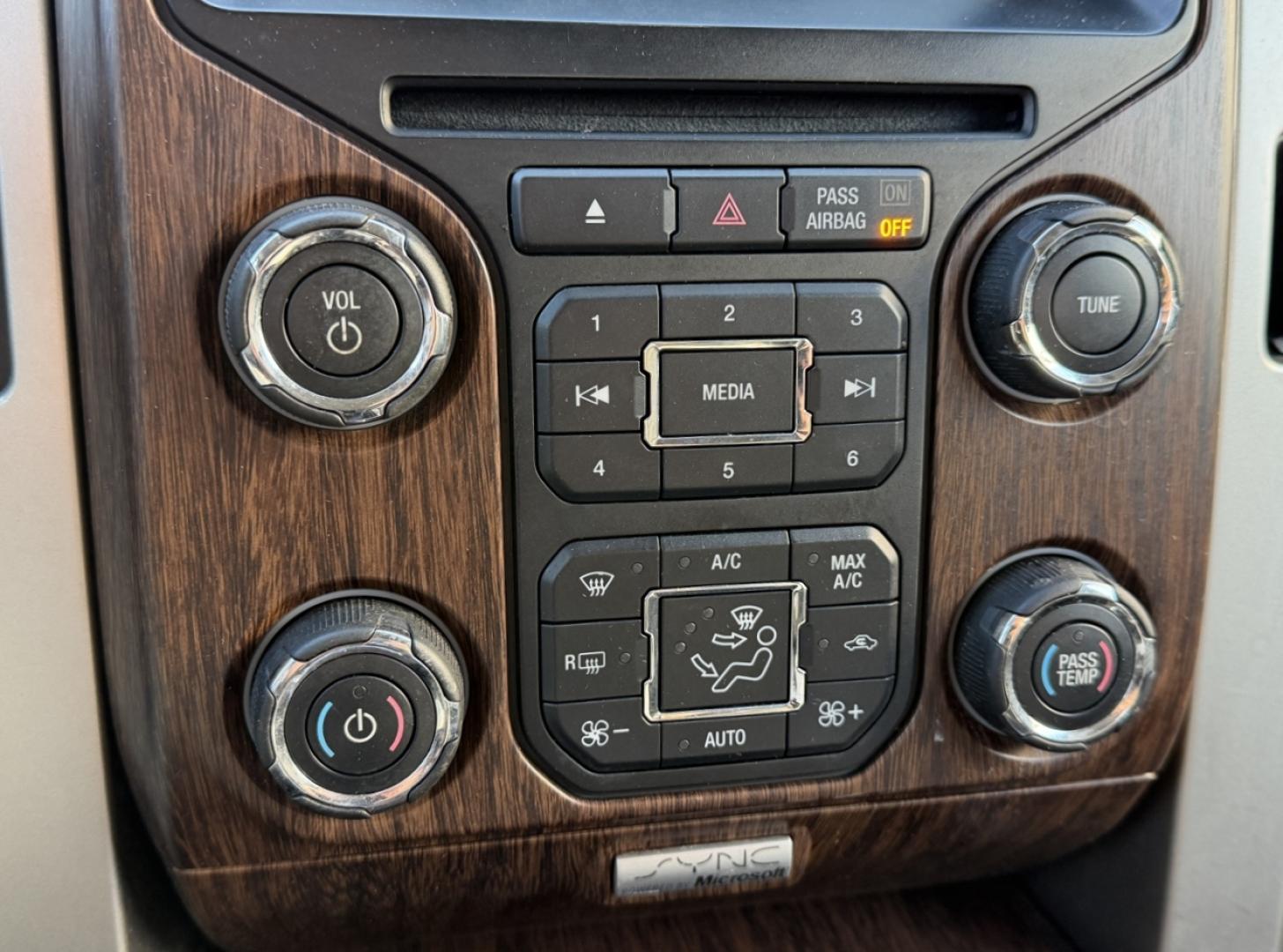 2013 WHITE /Black Ford F-150 Lariat SuperCrew 6.5-ft. Bed 4WD (1FTFW1ET1DK) with an 3.5L V6 TURBO engine, Automatic transmission, located at 2990 Old Orchard Rd., Jackson, MO, 63755, 37.354214, -89.612106 - 2013 Ford F-150 Lariat 159xxx miles 4x4 3.5L V6 Automatic Leather Navigation Power/Heated/Cooled Seats Backup Camera Sunroof Bluetooth Remote Start Cruise Power Windows/Locks/Mirrors We have financing available and we accept trades! Fill out a credit application on our website or come - Photo#29