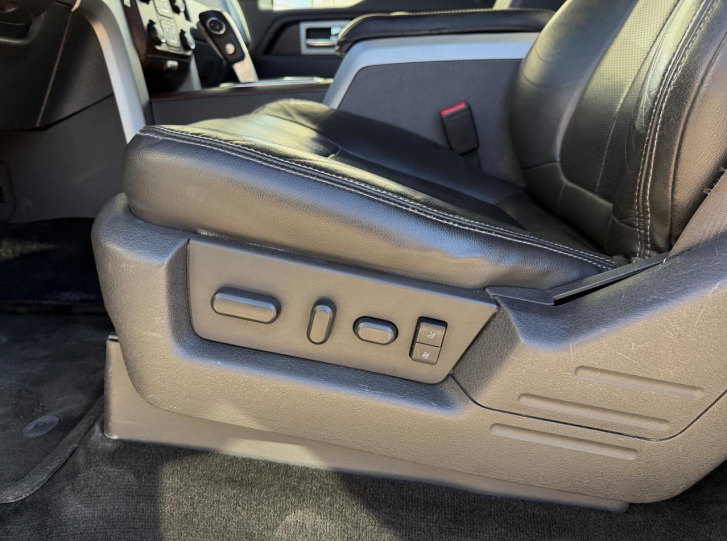 2013 WHITE /Black Ford F-150 Lariat SuperCrew 6.5-ft. Bed 4WD (1FTFW1ET1DK) with an 3.5L V6 TURBO engine, Automatic transmission, located at 2990 Old Orchard Rd., Jackson, MO, 63755, 37.354214, -89.612106 - 2013 Ford F-150 Lariat 159xxx miles 4x4 3.5L V6 Automatic Leather Navigation Power/Heated/Cooled Seats Backup Camera Sunroof Bluetooth Remote Start Cruise Power Windows/Locks/Mirrors We have financing available and we accept trades! Fill out a credit application on our website or come - Photo#7