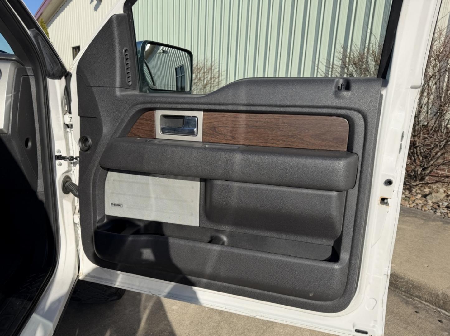 2013 WHITE /Black Ford F-150 Lariat SuperCrew 6.5-ft. Bed 4WD (1FTFW1ET1DK) with an 3.5L V6 TURBO engine, Automatic transmission, located at 2990 Old Orchard Rd., Jackson, MO, 63755, 37.354214, -89.612106 - 2013 Ford F-150 Lariat 159xxx miles 4x4 3.5L V6 Automatic Leather Navigation Power/Heated/Cooled Seats Backup Camera Sunroof Bluetooth Remote Start Cruise Power Windows/Locks/Mirrors We have financing available and we accept trades! Fill out a credit application on our website or come - Photo#18