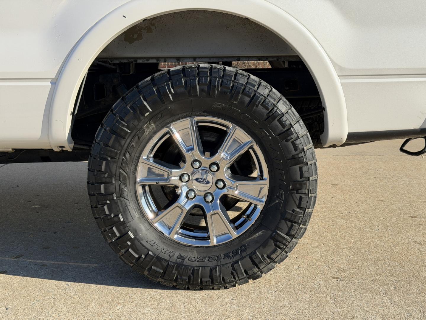 2013 WHITE /Black Ford F-150 Lariat SuperCrew 6.5-ft. Bed 4WD (1FTFW1ET1DK) with an 3.5L V6 TURBO engine, Automatic transmission, located at 2990 Old Orchard Rd., Jackson, MO, 63755, 37.354214, -89.612106 - 2013 Ford F-150 Lariat 159xxx miles 4x4 3.5L V6 Automatic Leather Navigation Power/Heated/Cooled Seats Backup Camera Sunroof Bluetooth Remote Start Cruise Power Windows/Locks/Mirrors We have financing available and we accept trades! Fill out a credit application on our website or come - Photo#39