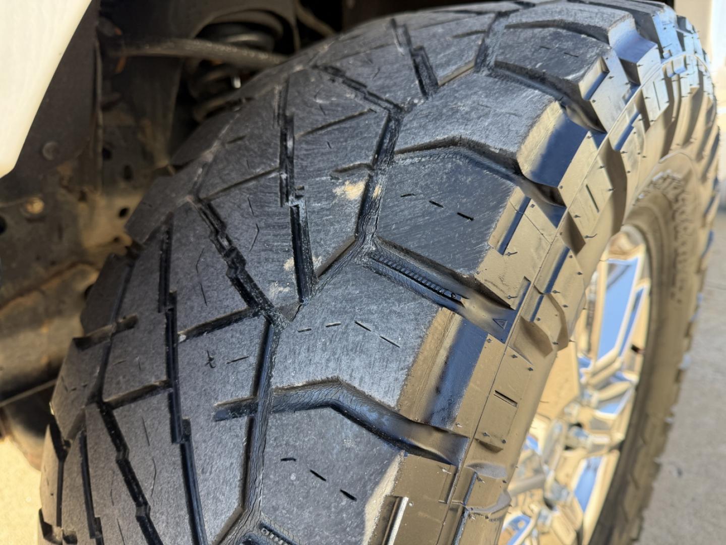 2013 WHITE /Black Ford F-150 Lariat SuperCrew 6.5-ft. Bed 4WD (1FTFW1ET1DK) with an 3.5L V6 TURBO engine, Automatic transmission, located at 2990 Old Orchard Rd., Jackson, MO, 63755, 37.354214, -89.612106 - 2013 Ford F-150 Lariat 159xxx miles 4x4 3.5L V6 Automatic Leather Navigation Power/Heated/Cooled Seats Backup Camera Sunroof Bluetooth Remote Start Cruise Power Windows/Locks/Mirrors We have financing available and we accept trades! Fill out a credit application on our website or come - Photo#37