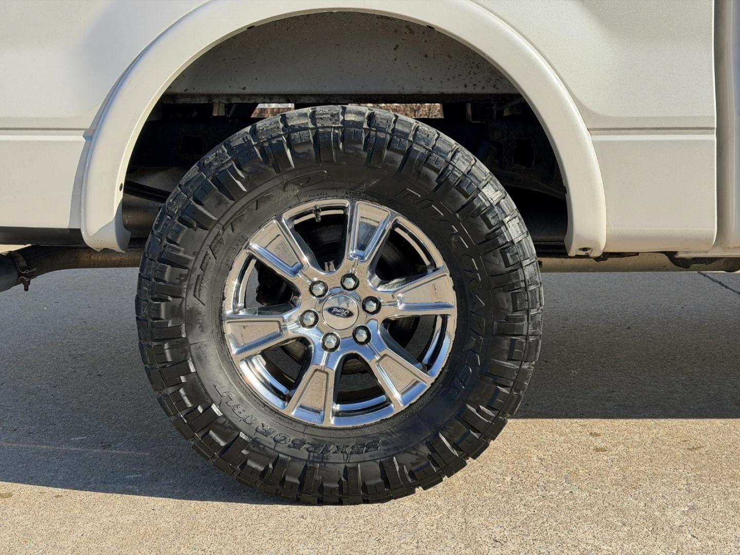 2013 WHITE /Black Ford F-150 Lariat SuperCrew 6.5-ft. Bed 4WD (1FTFW1ET1DK) with an 3.5L V6 TURBO engine, Automatic transmission, located at 2990 Old Orchard Rd., Jackson, MO, 63755, 37.354214, -89.612106 - 2013 Ford F-150 Lariat 159xxx miles 4x4 3.5L V6 Automatic Leather Navigation Power/Heated/Cooled Seats Backup Camera Sunroof Bluetooth Remote Start Cruise Power Windows/Locks/Mirrors We have financing available and we accept trades! Fill out a credit application on our website or come - Photo#40