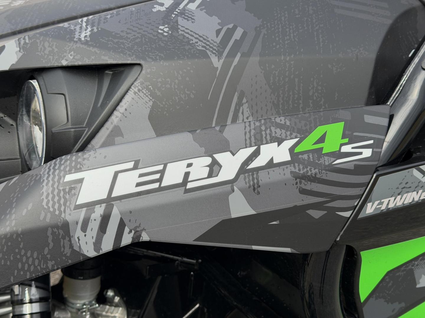 2025 GRAY /Black Kawasaki KRT800 J/K - (JKBRTCJ18SB) , Automatic transmission, located at 2990 Old Orchard Rd., Jackson, MO, 63755, 37.354214, -89.612106 - 2025 Kawasaki KRT800JSFAN Teryx4s 816 miles 4x4 Automatic We have financing available and we accept trades! Fill out a credit application on our website or come by today! If you have any questions, give us a call at (573) 204-7777 or visit our website at firstautocredit.com. - Photo#26