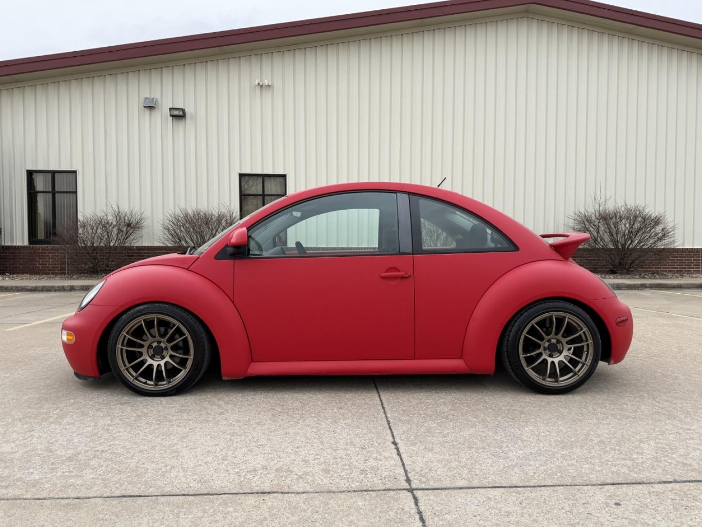 1998 RED /Gray Volkswagen New Beetle Base (3VWBB61C9WM) with an 2.0L 4 Cyl. engine, Manual transmission, located at 2990 Old Orchard Rd., Jackson, MO, 63755, 37.354214, -89.612106 - 1998 Volkswagen New Beetle 87xxx miles Front Wheel Drive 2.0L 4 Cyl. Manual We have financing available and we accept trades! Fill out a credit application on our website or come by today! If you have any questions, give us a call at (573) 204-7777 or visit our website at firstautocredit.com. - Photo#3
