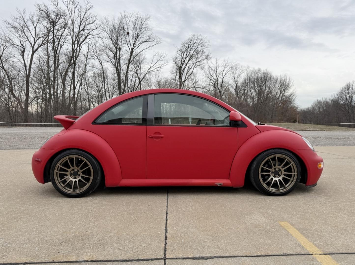 1998 RED /Gray Volkswagen New Beetle Base (3VWBB61C9WM) with an 2.0L 4 Cyl. engine, Manual transmission, located at 2990 Old Orchard Rd., Jackson, MO, 63755, 37.354214, -89.612106 - 1998 Volkswagen New Beetle 87xxx miles Front Wheel Drive 2.0L 4 Cyl. Manual We have financing available and we accept trades! Fill out a credit application on our website or come by today! If you have any questions, give us a call at (573) 204-7777 or visit our website at firstautocredit.com. - Photo#4